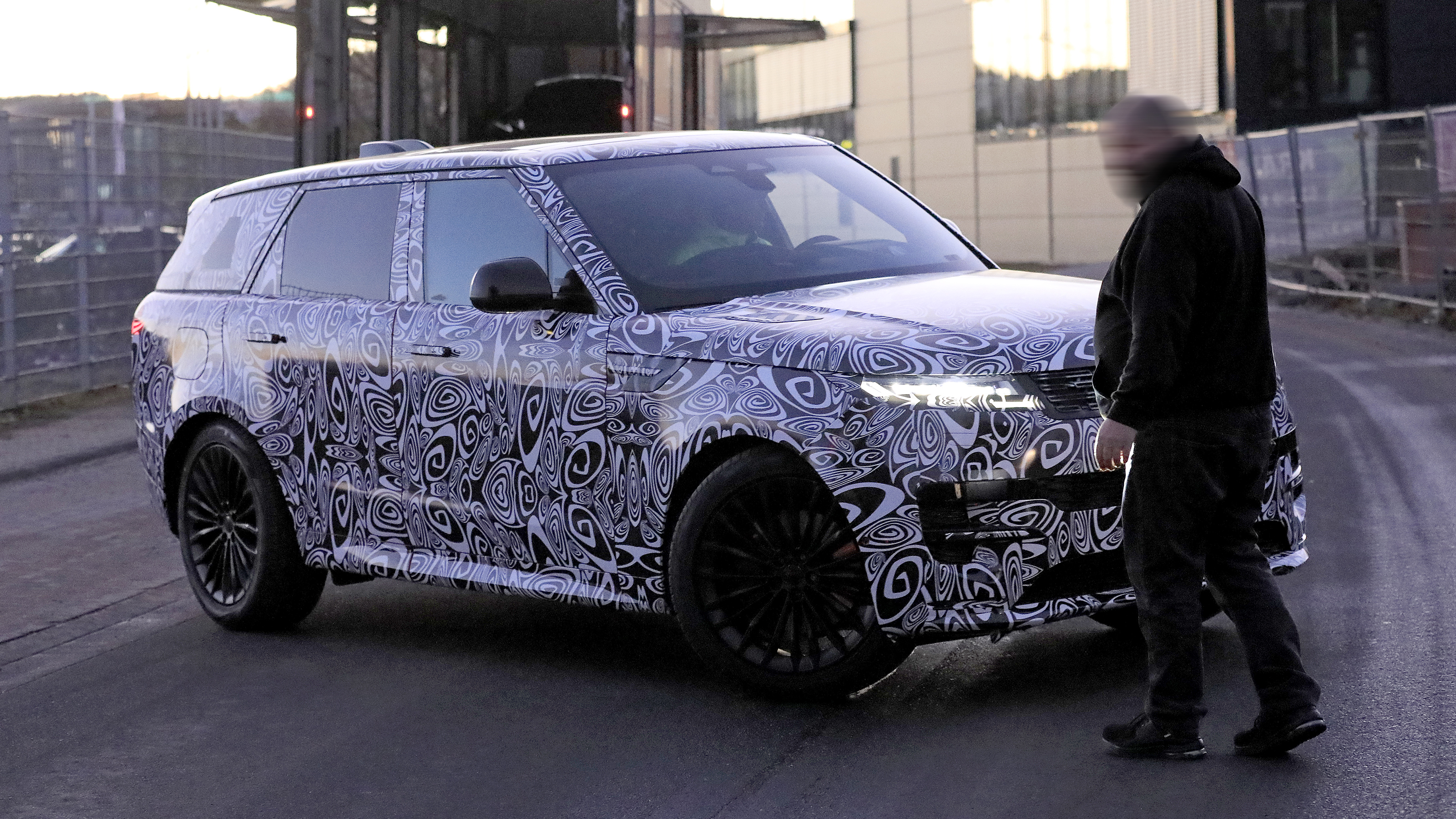 Range Rover Sport - front spy shot