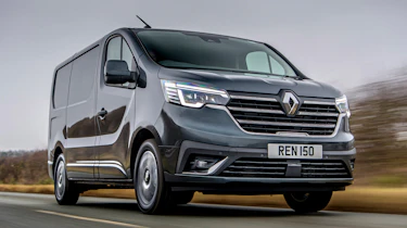 Renault Trafic - front tracking