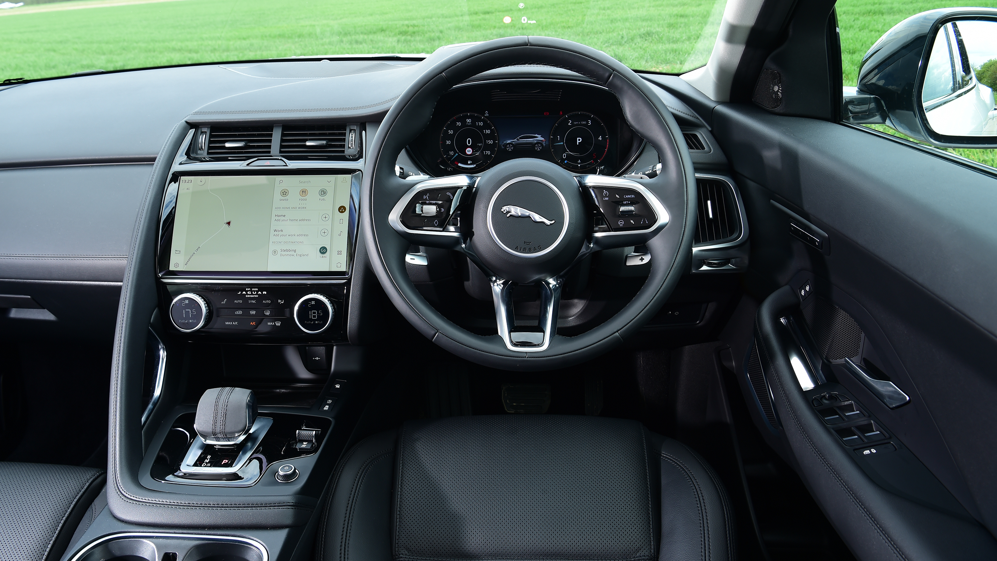 Jaguar E-Pace - interior