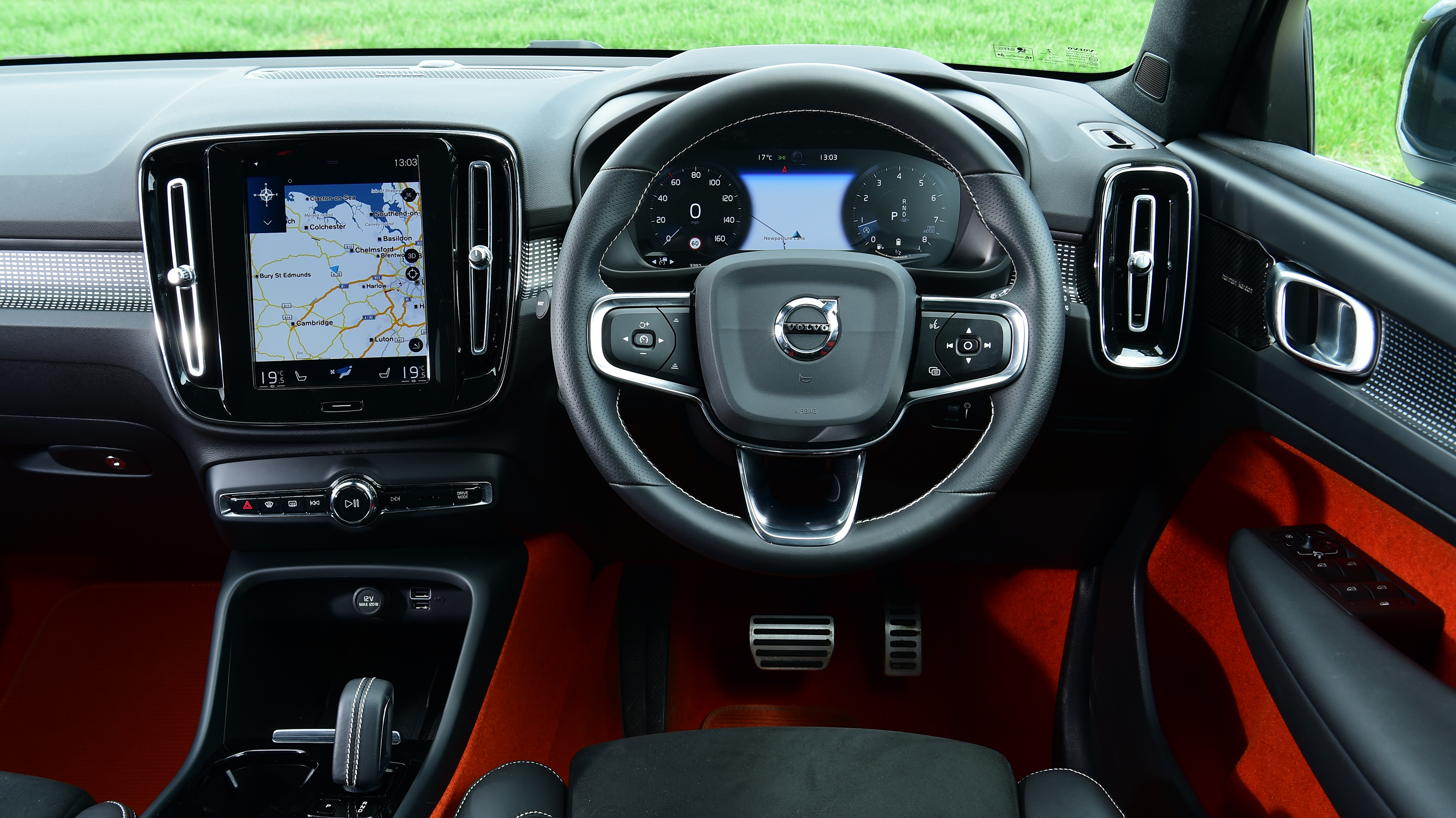 Volvo XC40 - interior