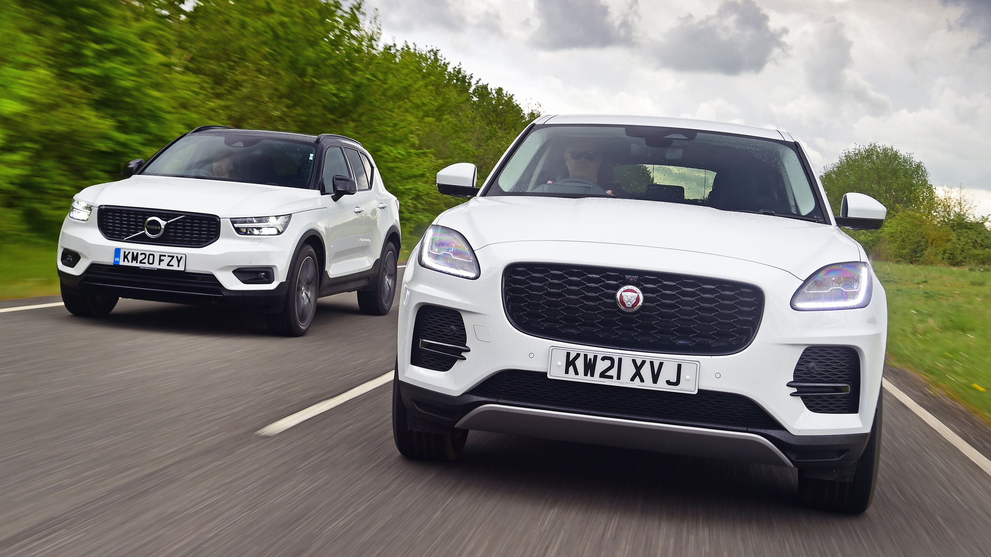 Volvo XC40 vs Jaguar E-Pace 