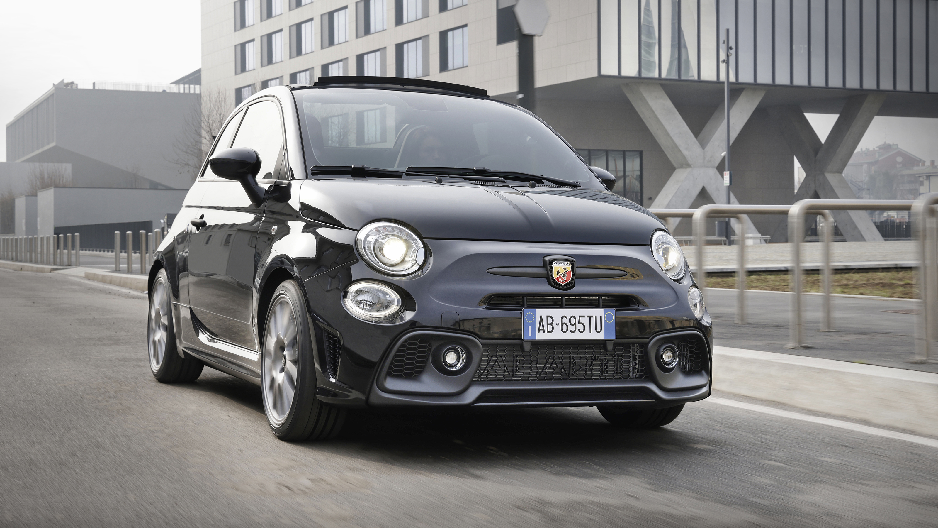 2022 Abarth 695C - tracking