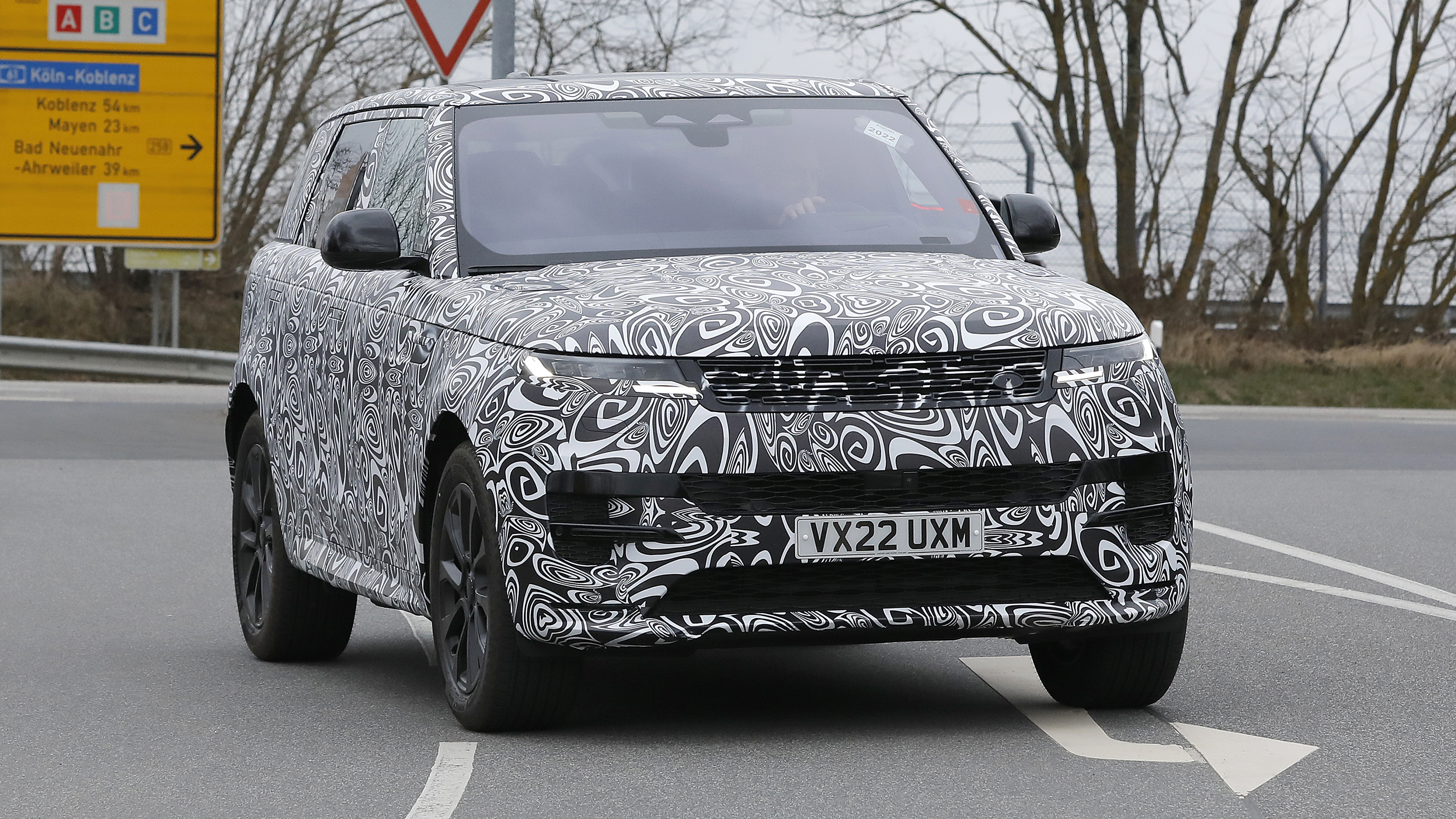 2022 Range Rover Sport spyshot 1
