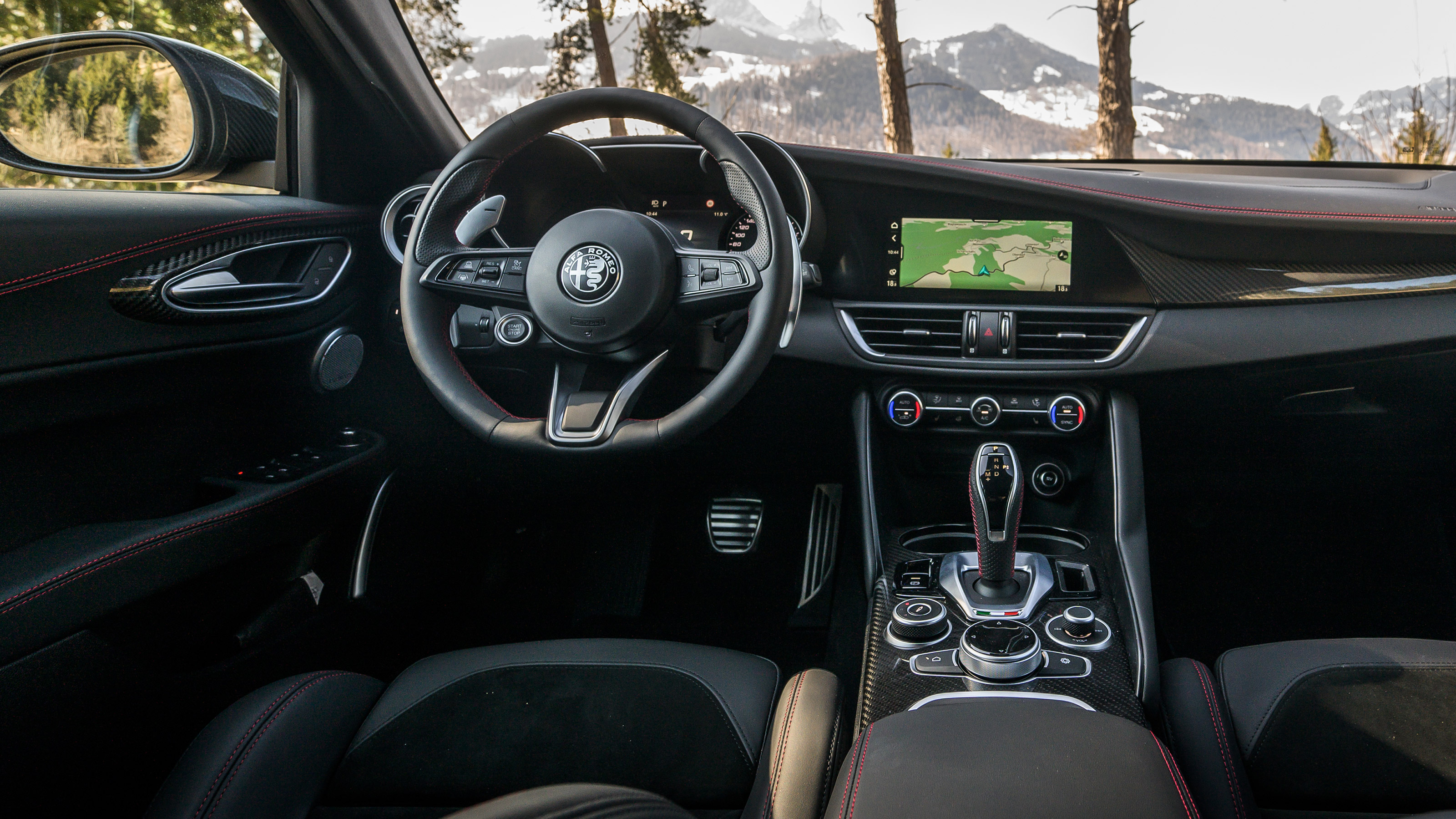 Alfa Romeo Giulia Estrema - dash