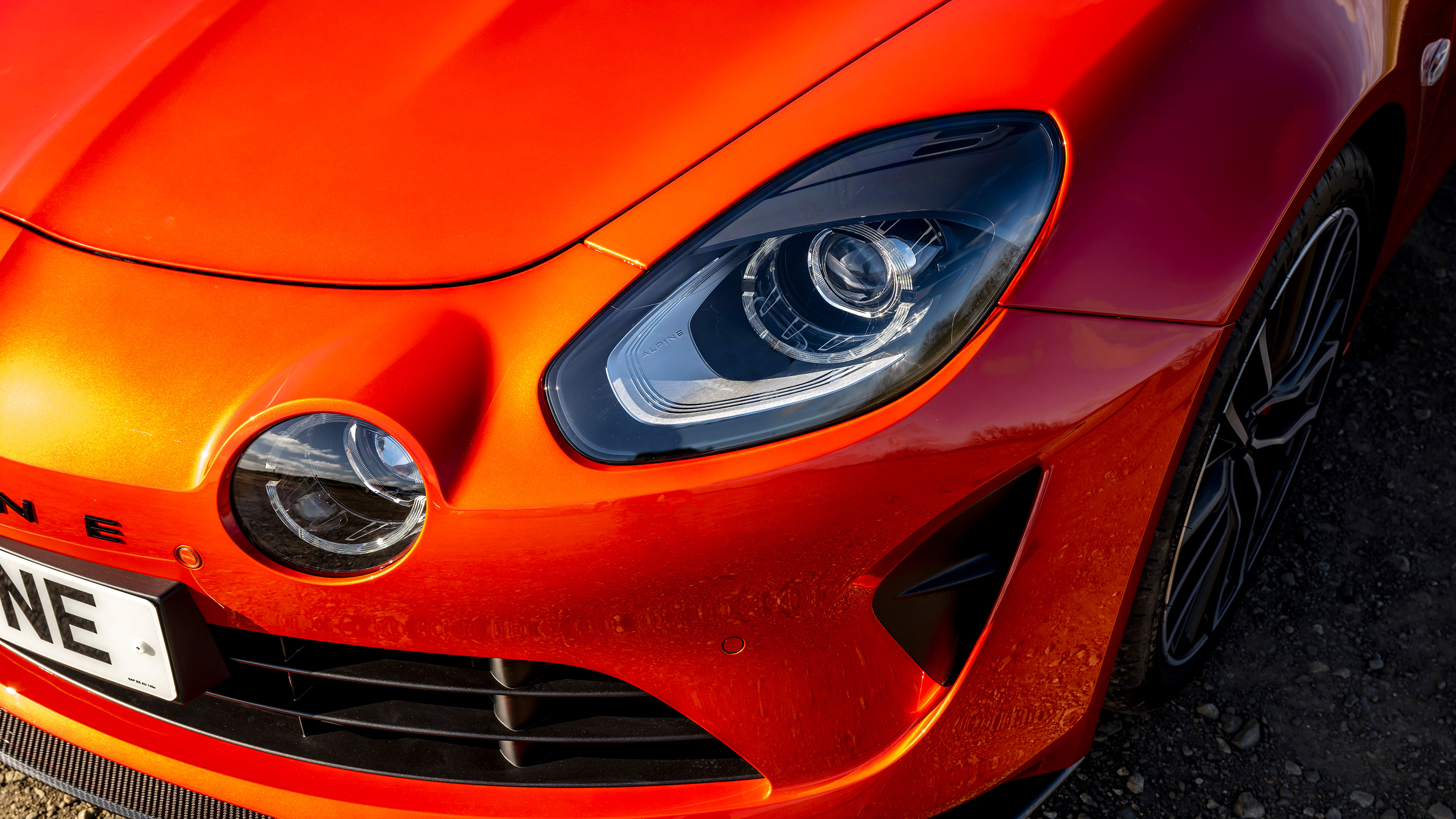 Alpine A110 S - front light