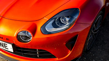 Alpine A110 S - front light