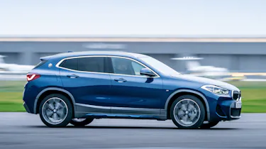 BMW X2 xDrive25e - side