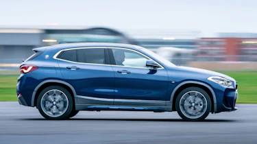 BMW X2 xDrive25e - side action