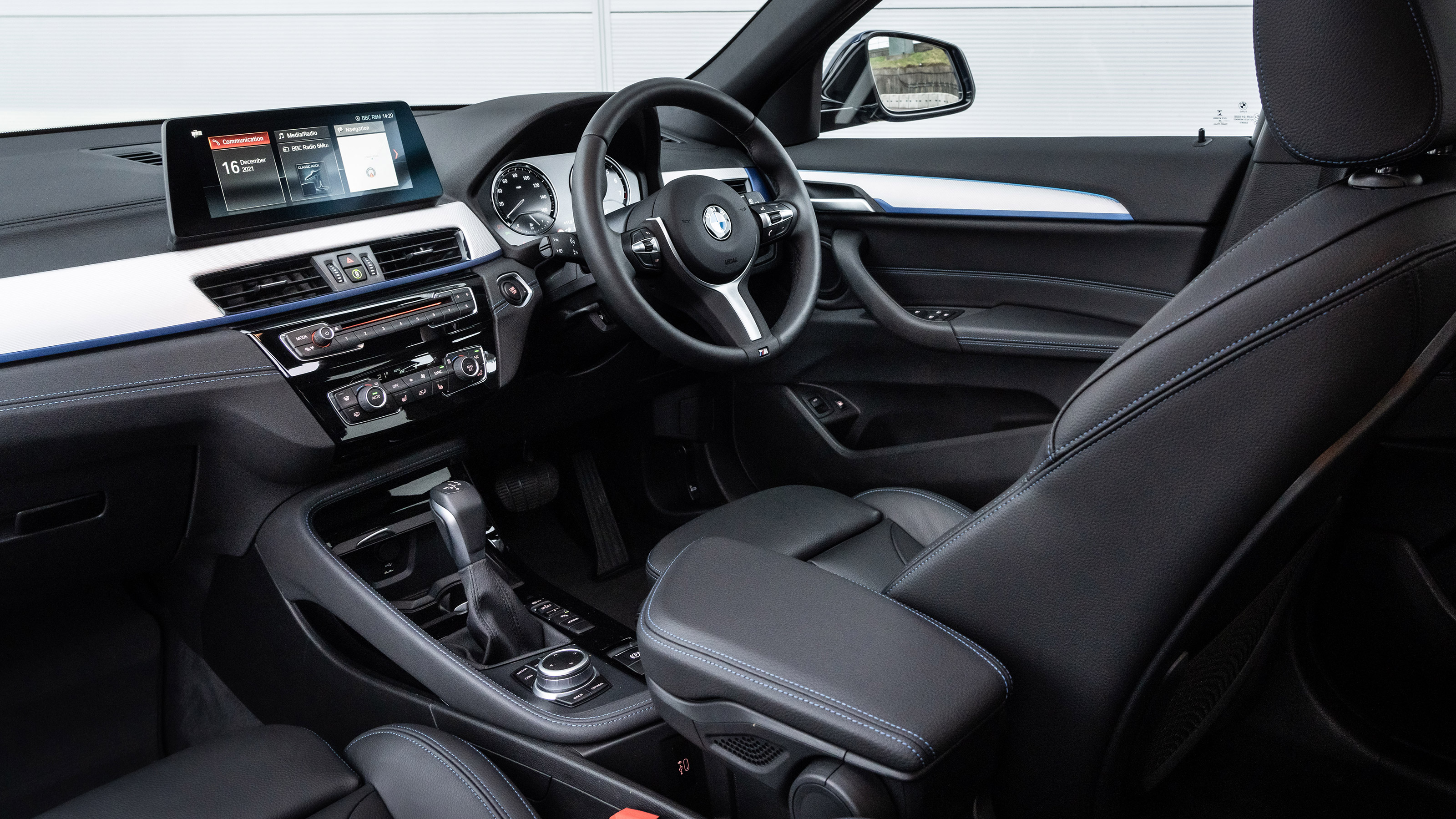 BMW X2 xDrive25e - dash