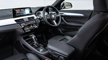 BMW X2 xDrive25e - dash