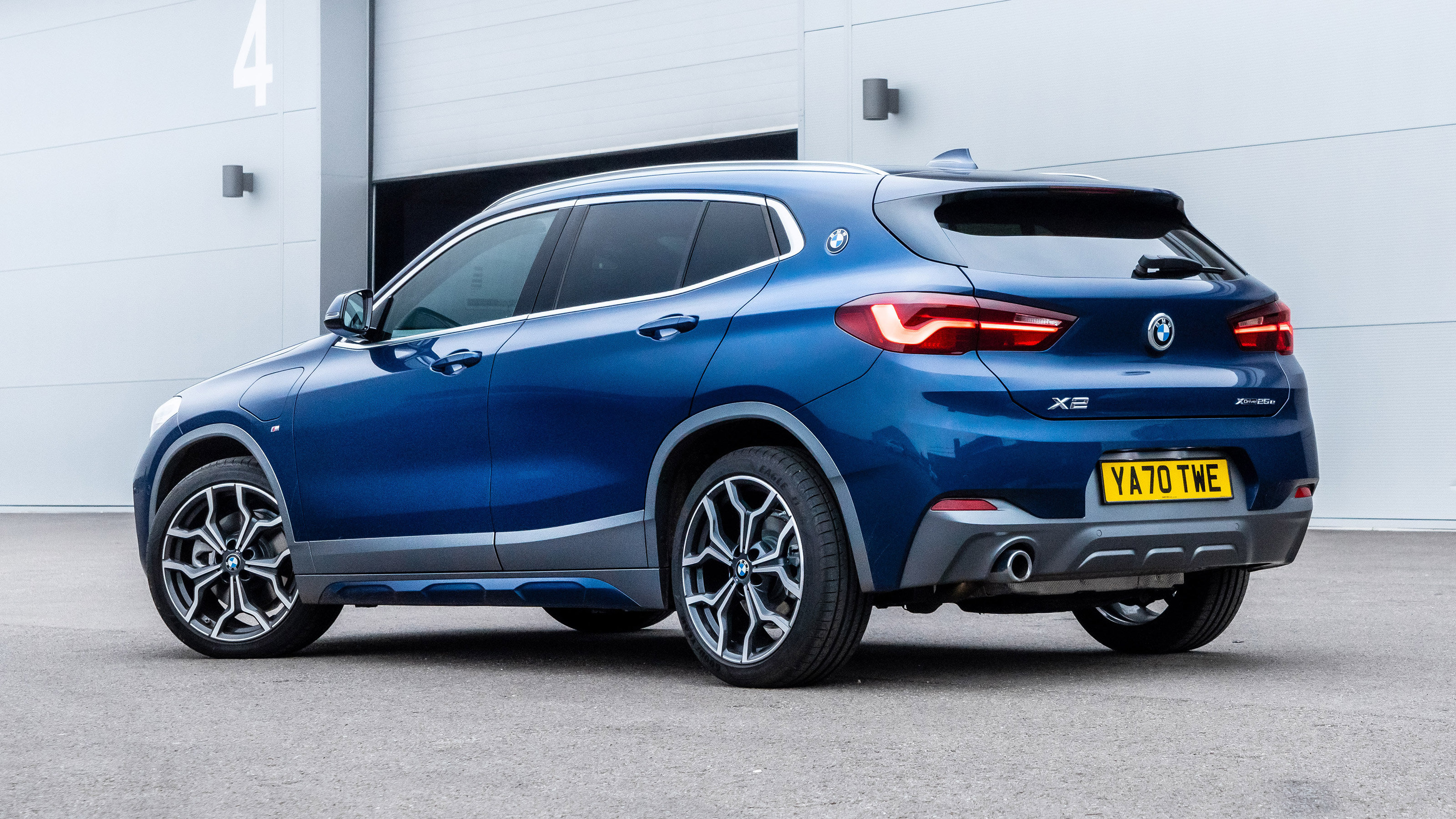 BMW X2 xDrive25e - rear static