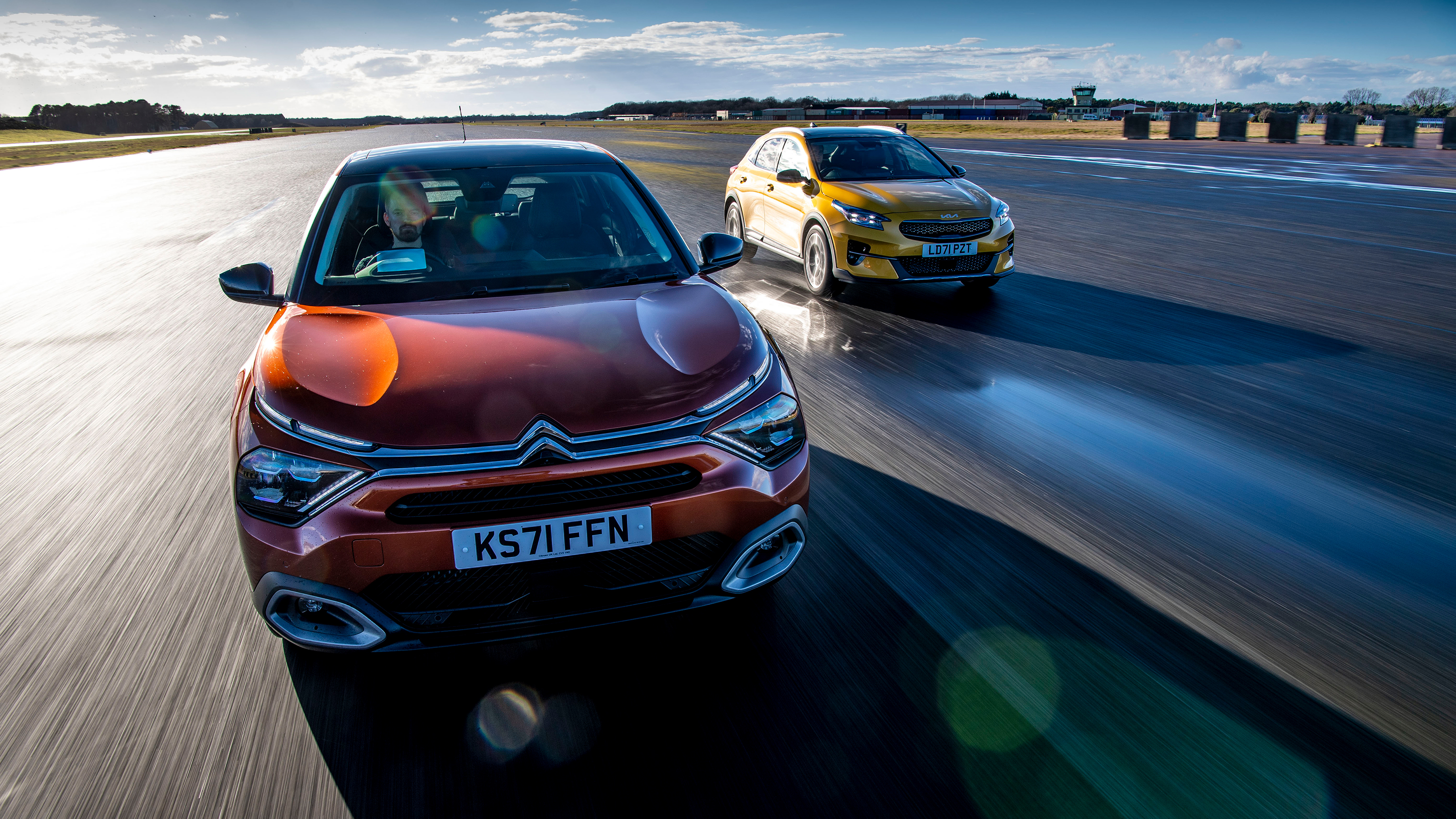 Citroen C4 and Kia XCeed - tracking
