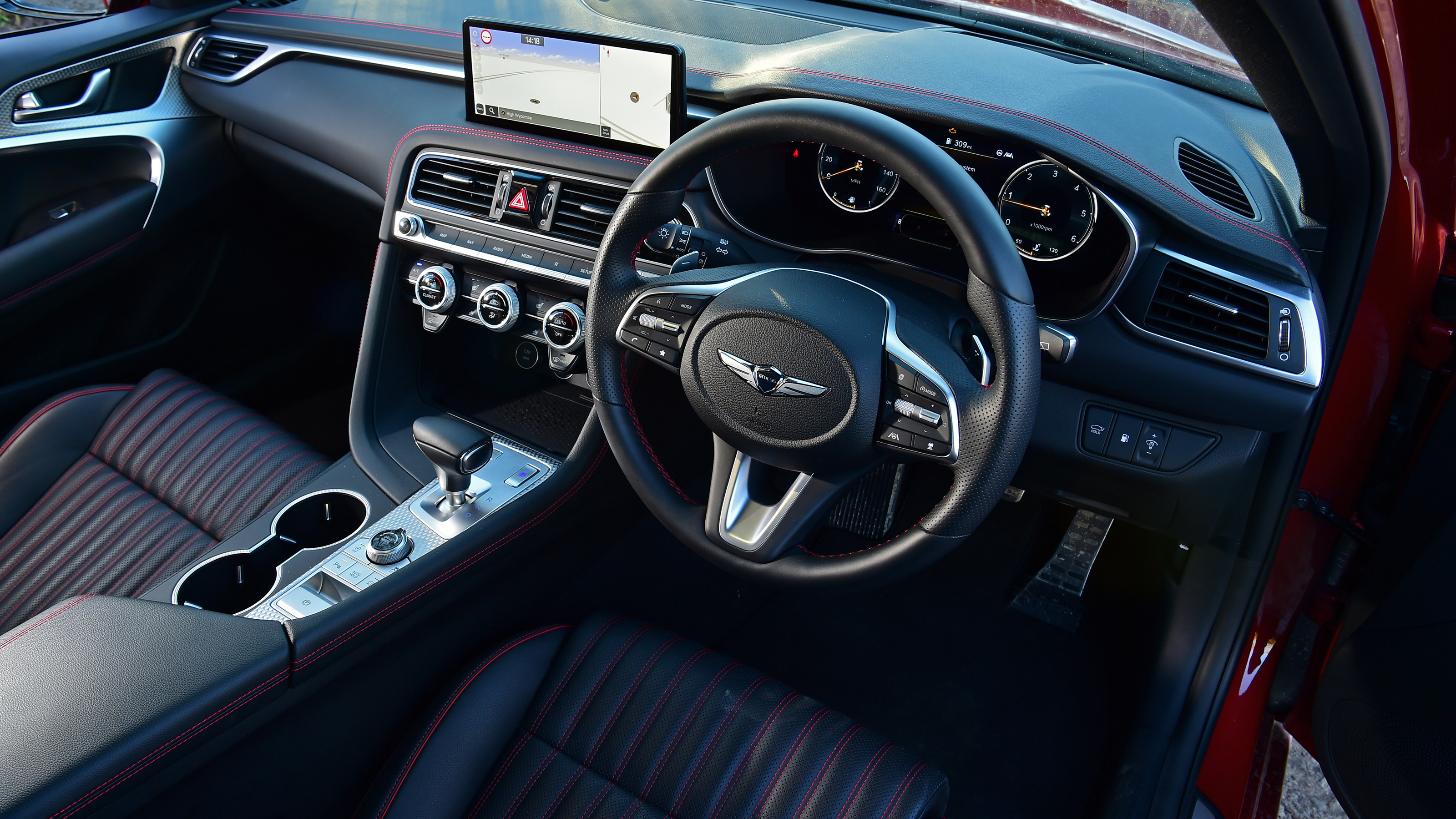 Genesis G70 Shooting Brake - cabin