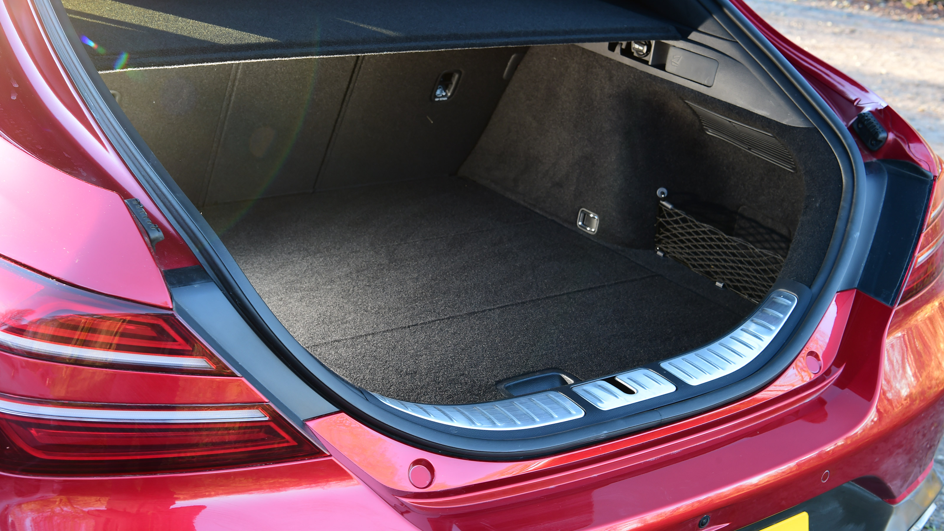 Genesis G70 Shooting Brake - boot