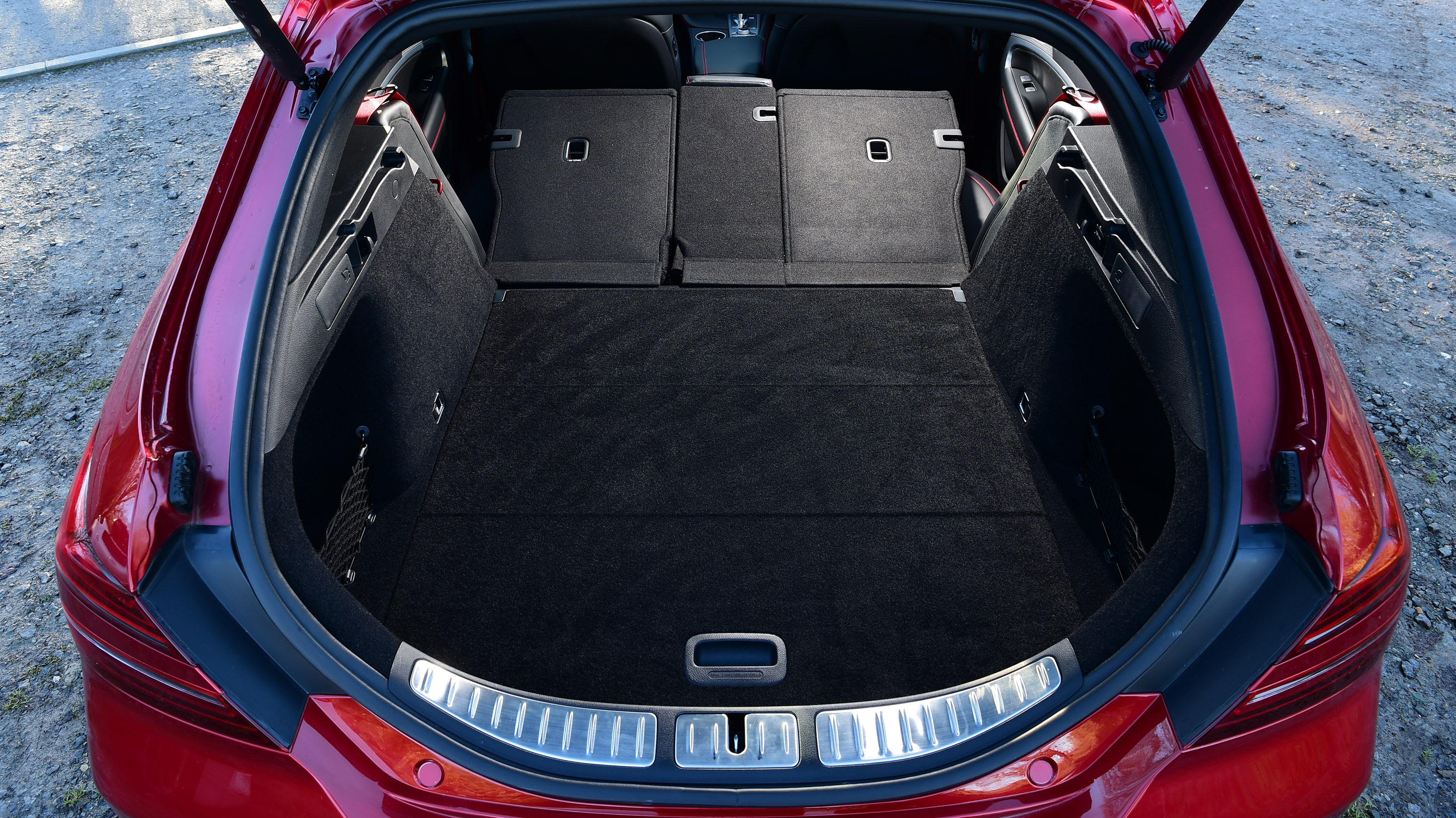 Genesis G70 Shooting Brake - boot seats down