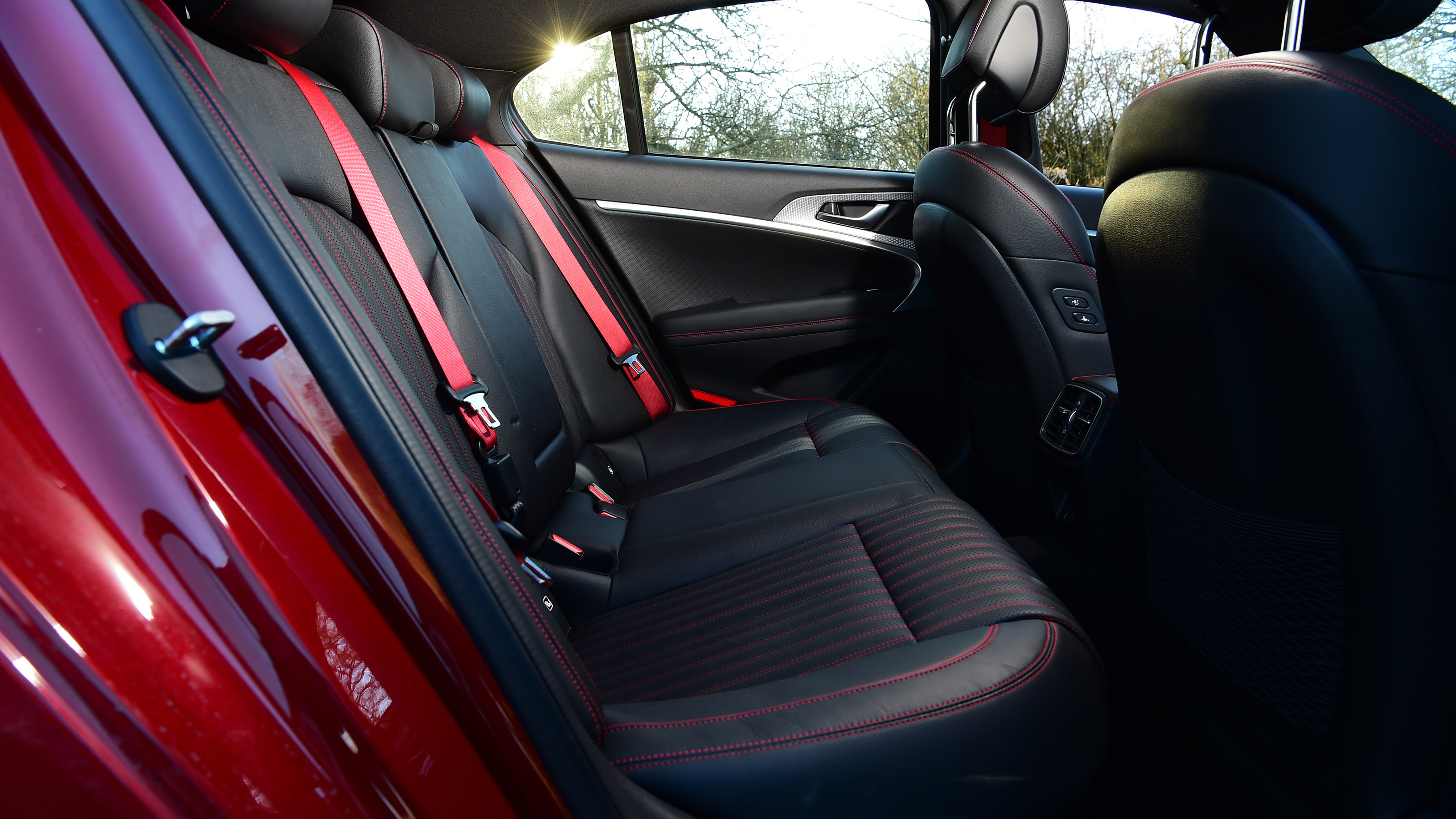 Genesis G70 Shooting Brake - rear seats