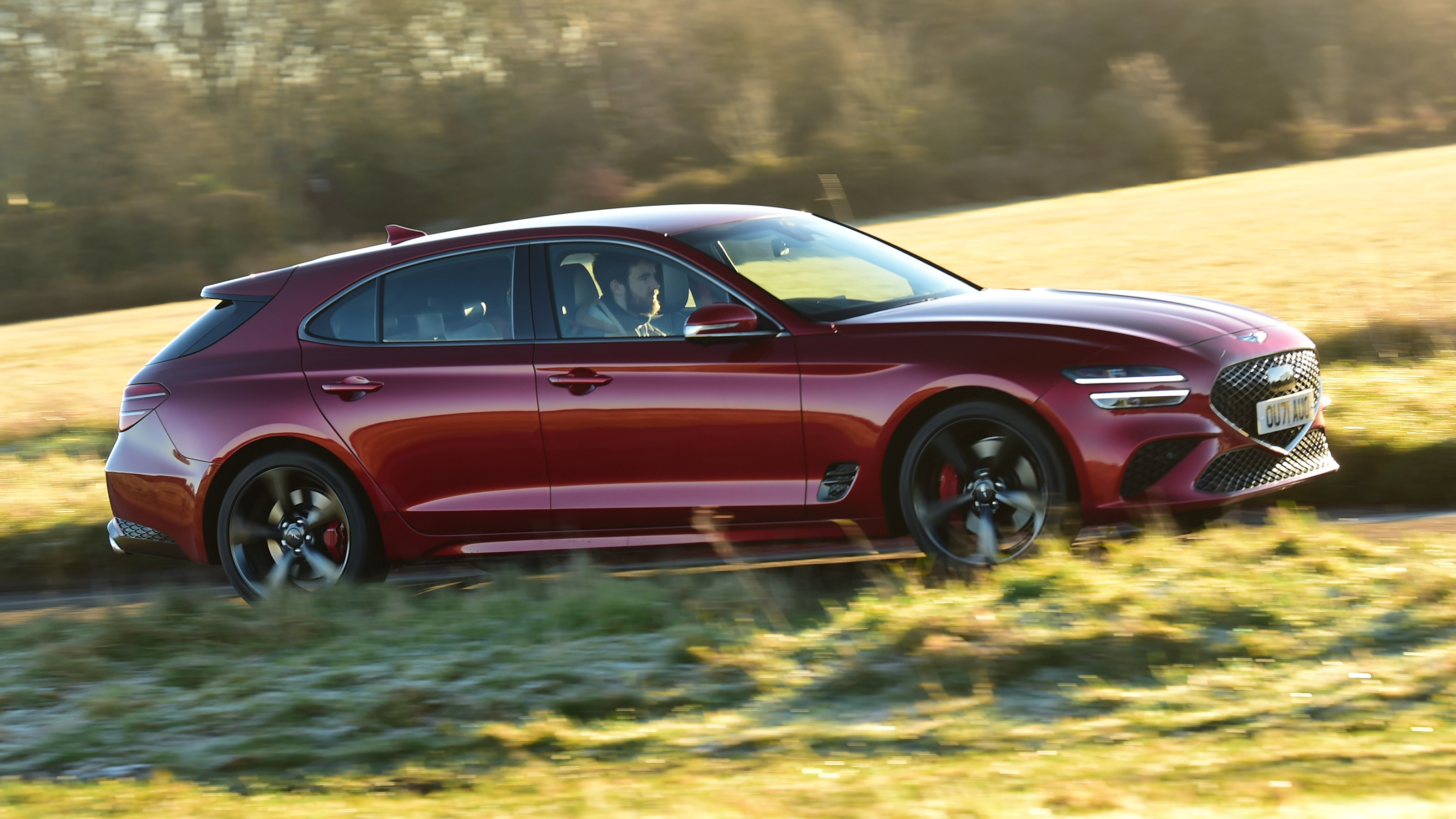 Genesis G70 Shooting Brake - side
