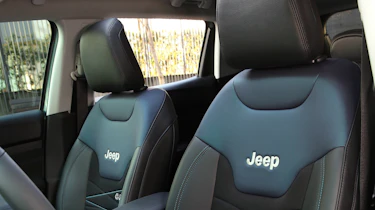 Jeep Compass e-Hybrid - seats