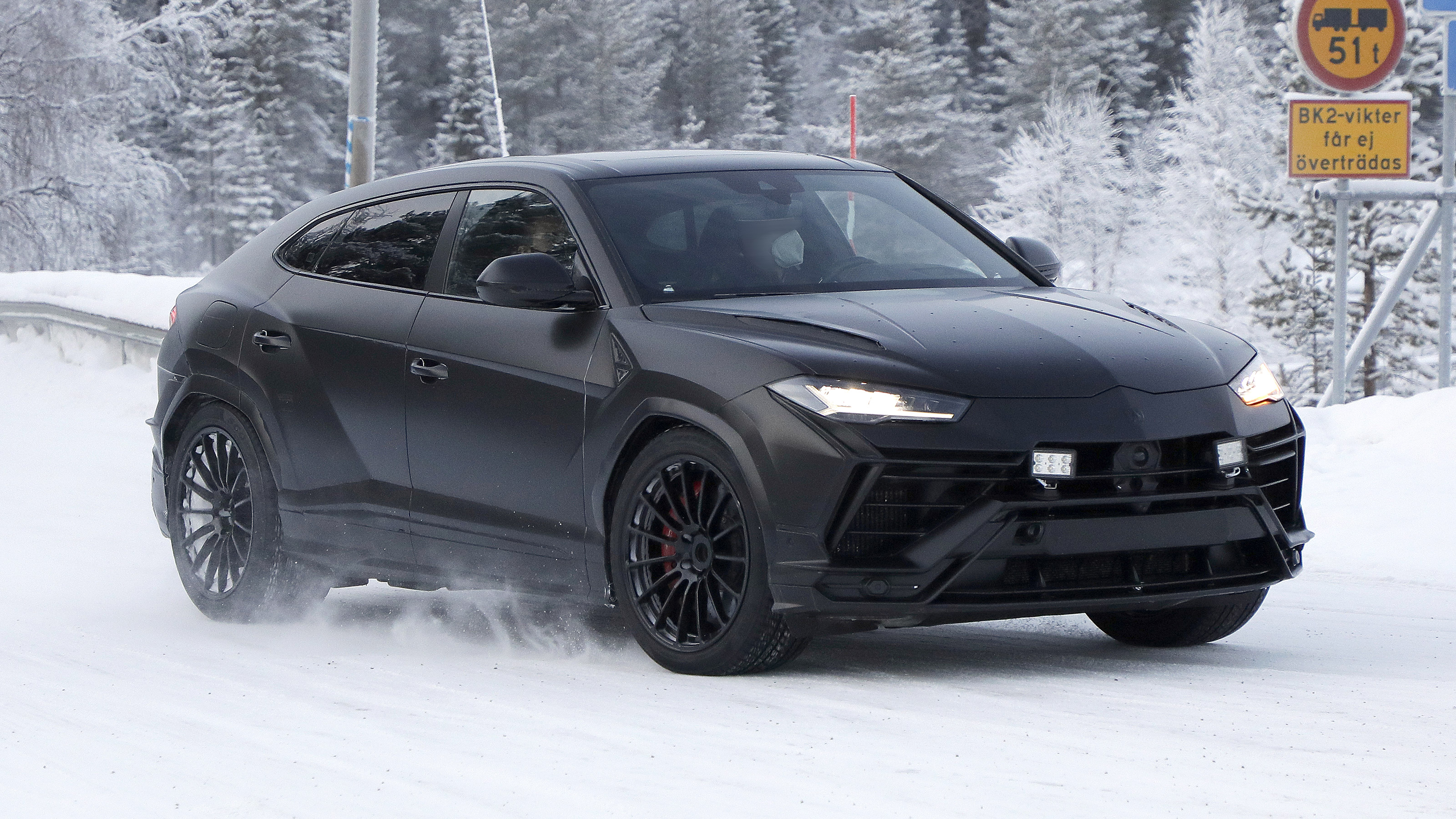 Lamborghini Urus facelift - spyshot 2