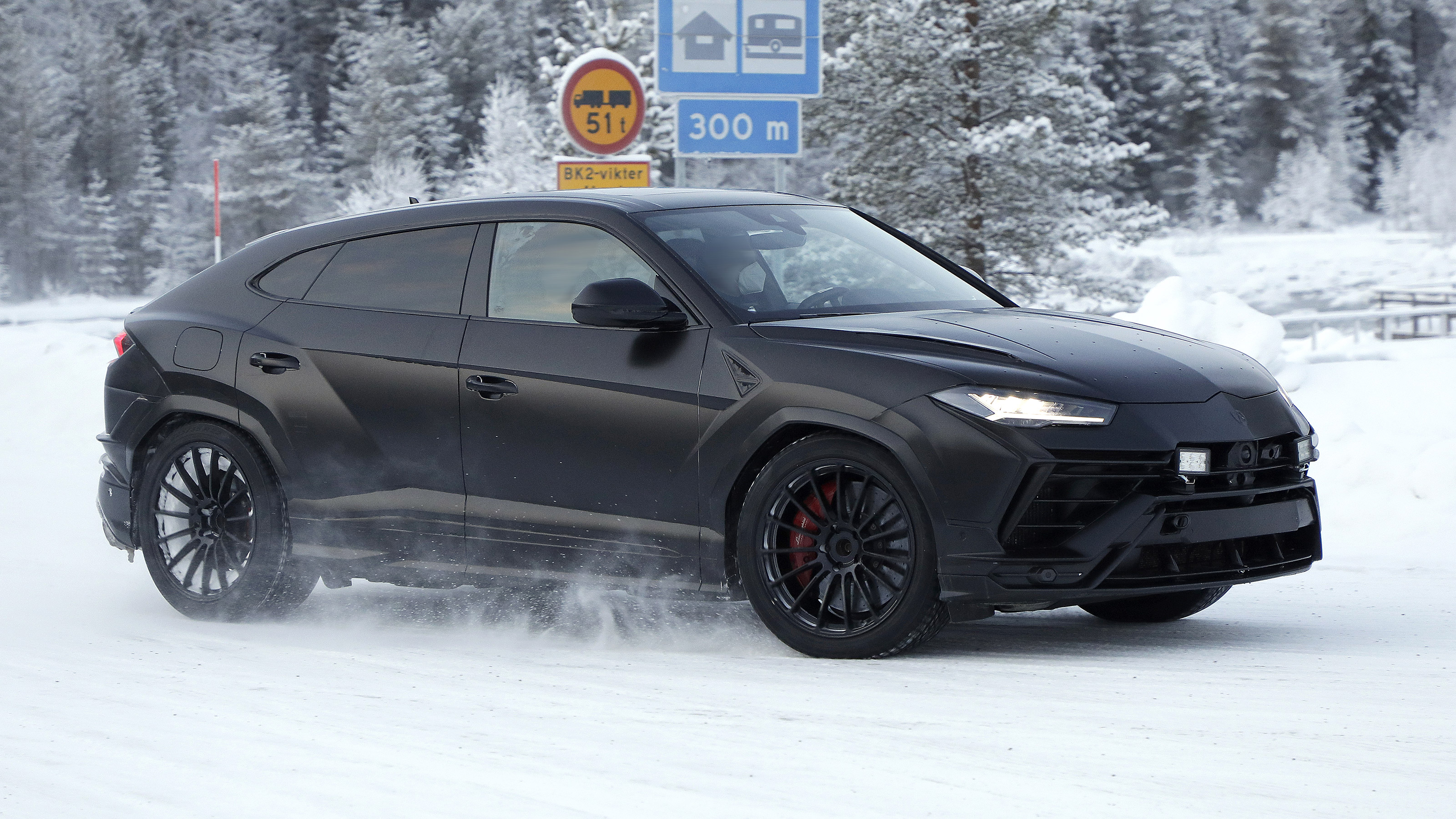 Lamborghini Urus facelift - spyshot 3