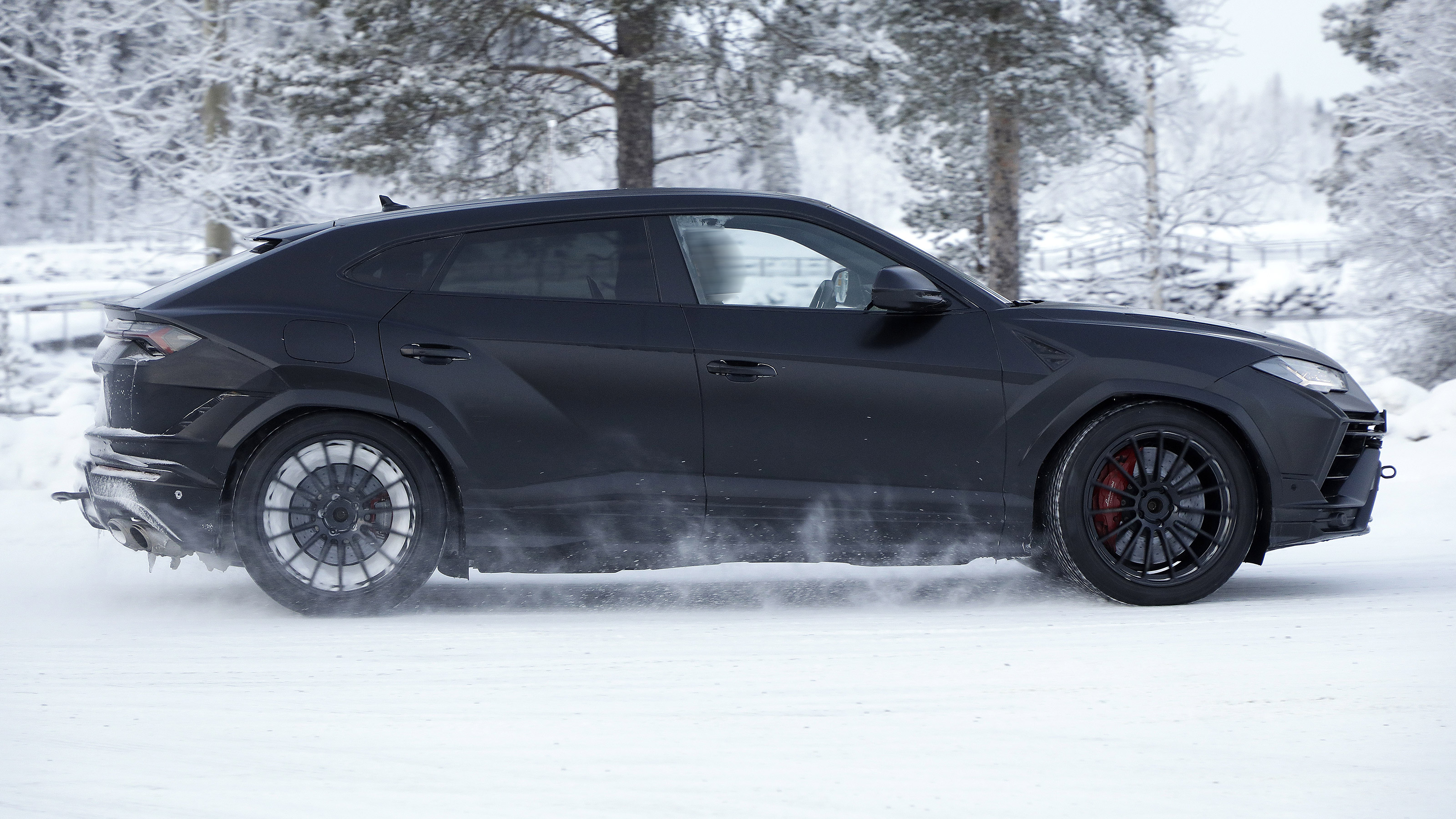 Lamborghini Urus facelift - spyshot 4