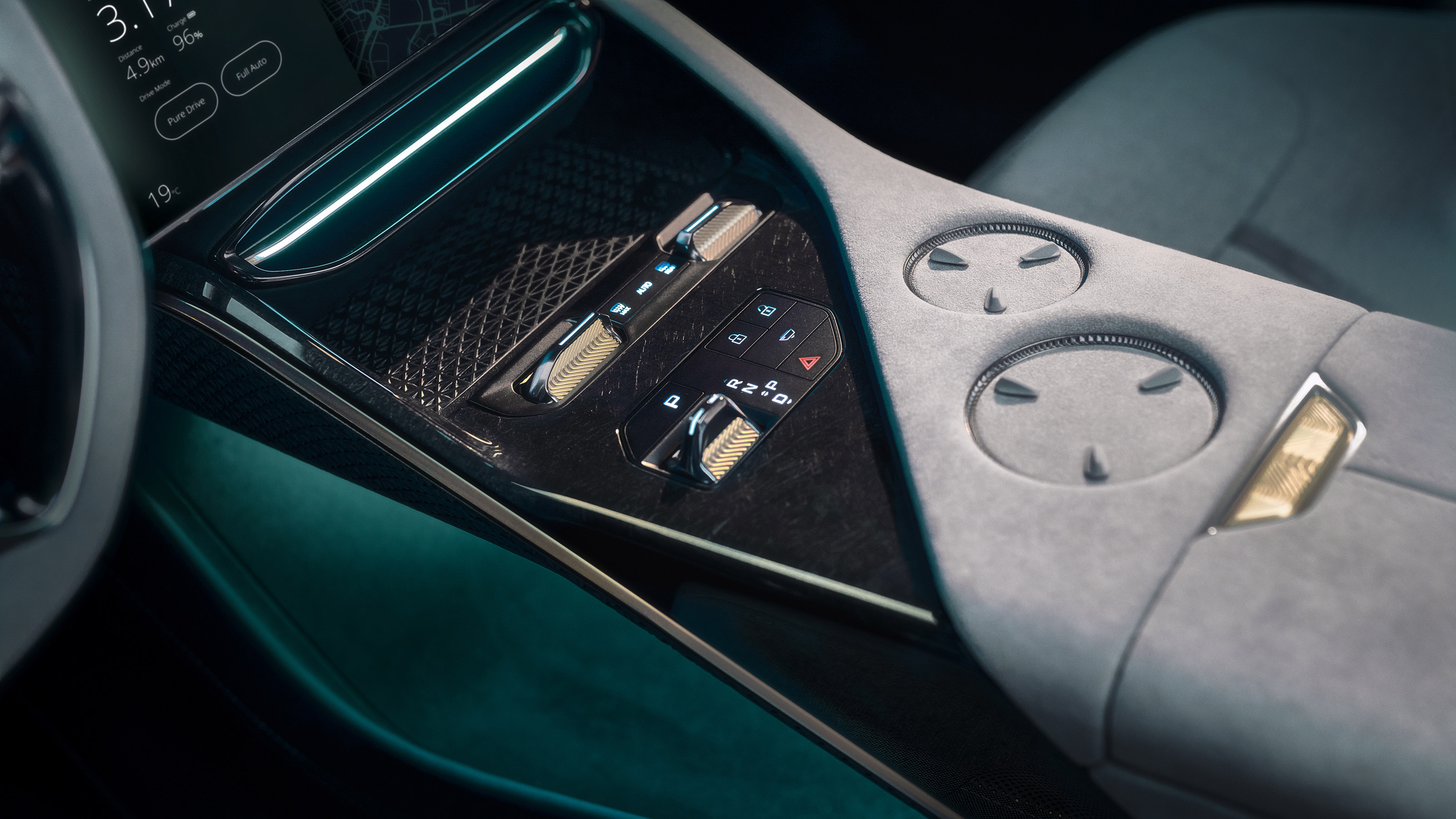 Lotus Eletre - studio centre console