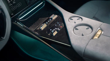 Lotus Eletre - studio centre console
