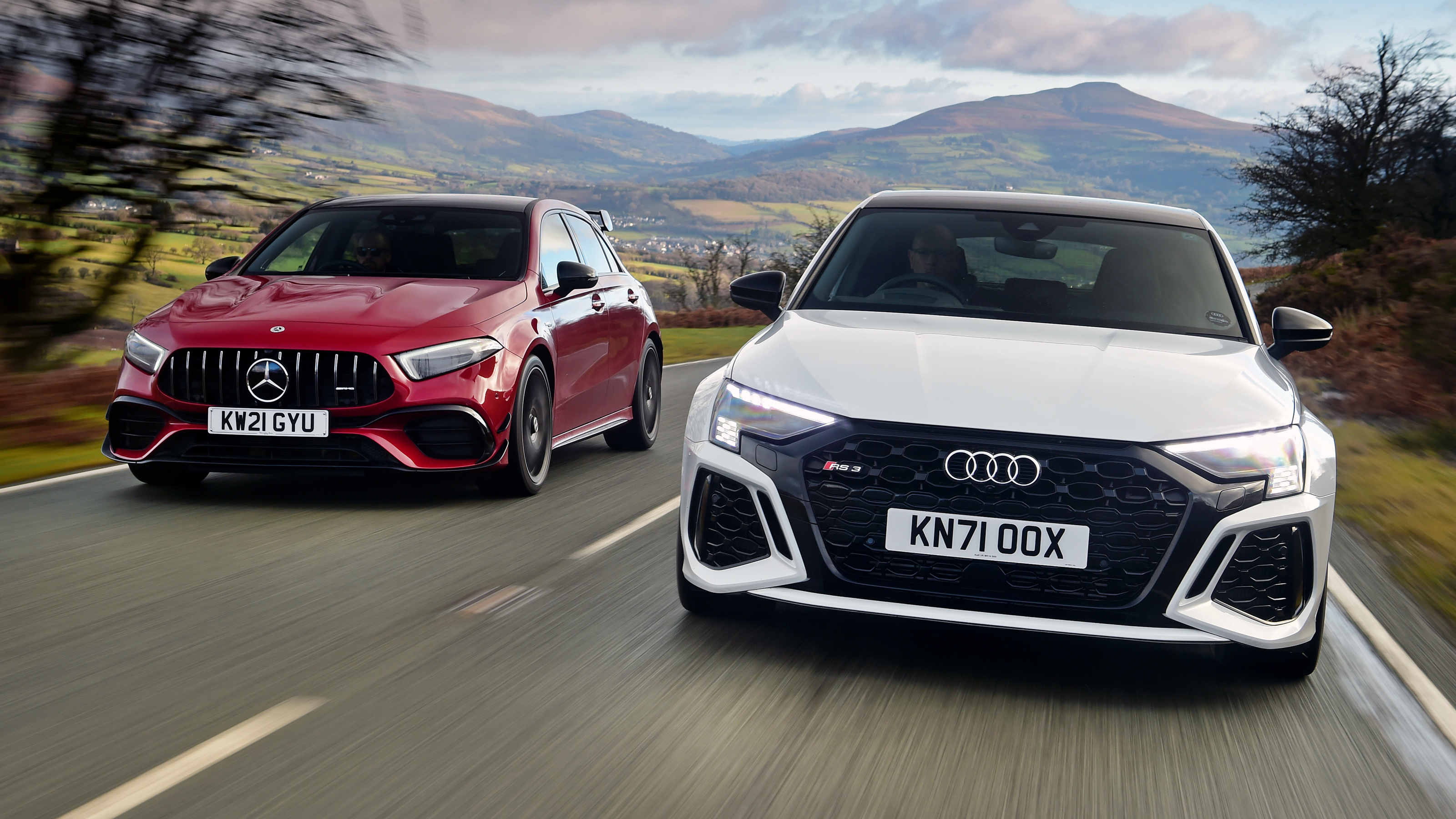 Mercedes-AMG A45 vs Audi RS3 twin test