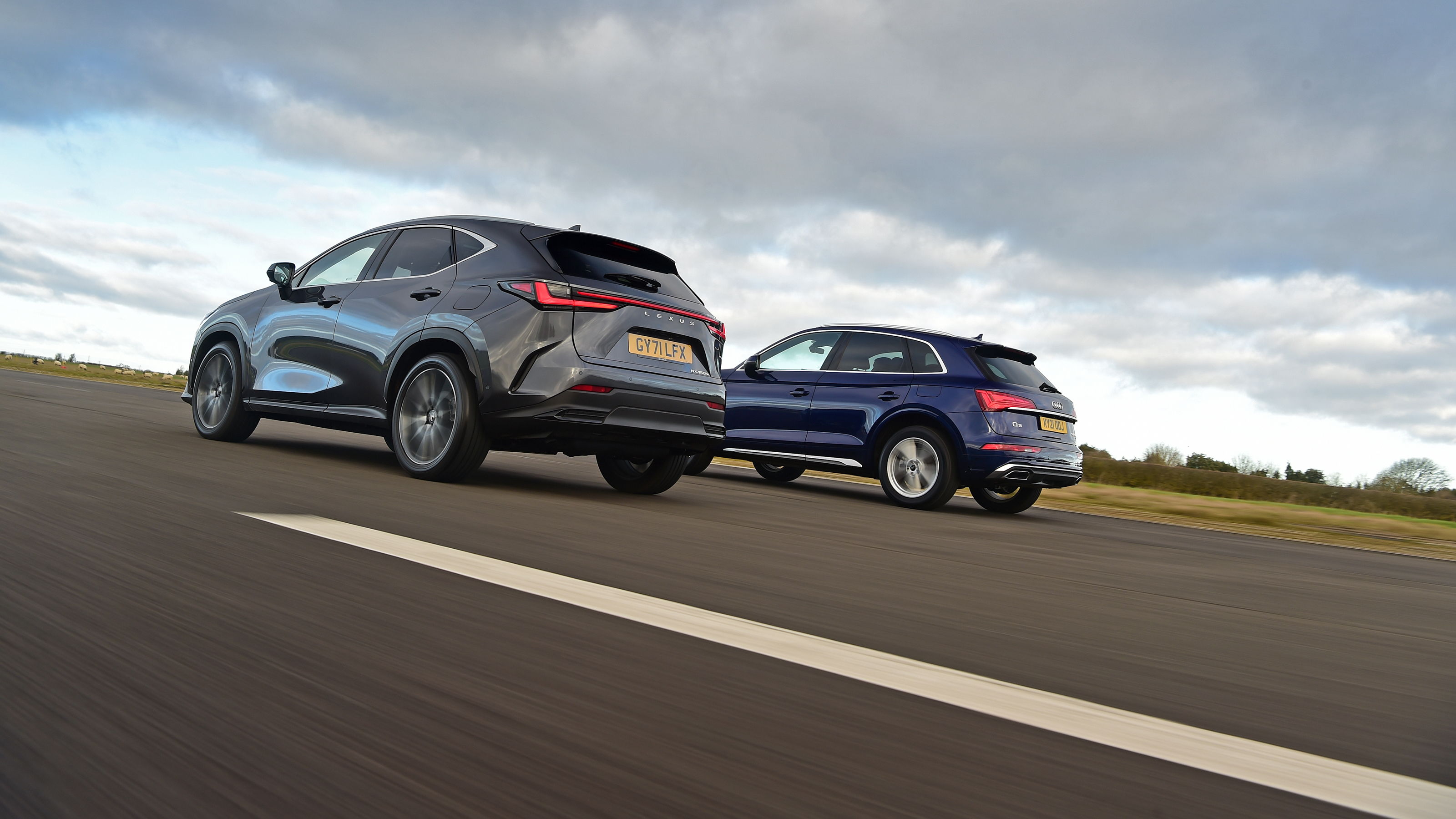 Audi Q5 vs Lexus NX - rear twin tracking