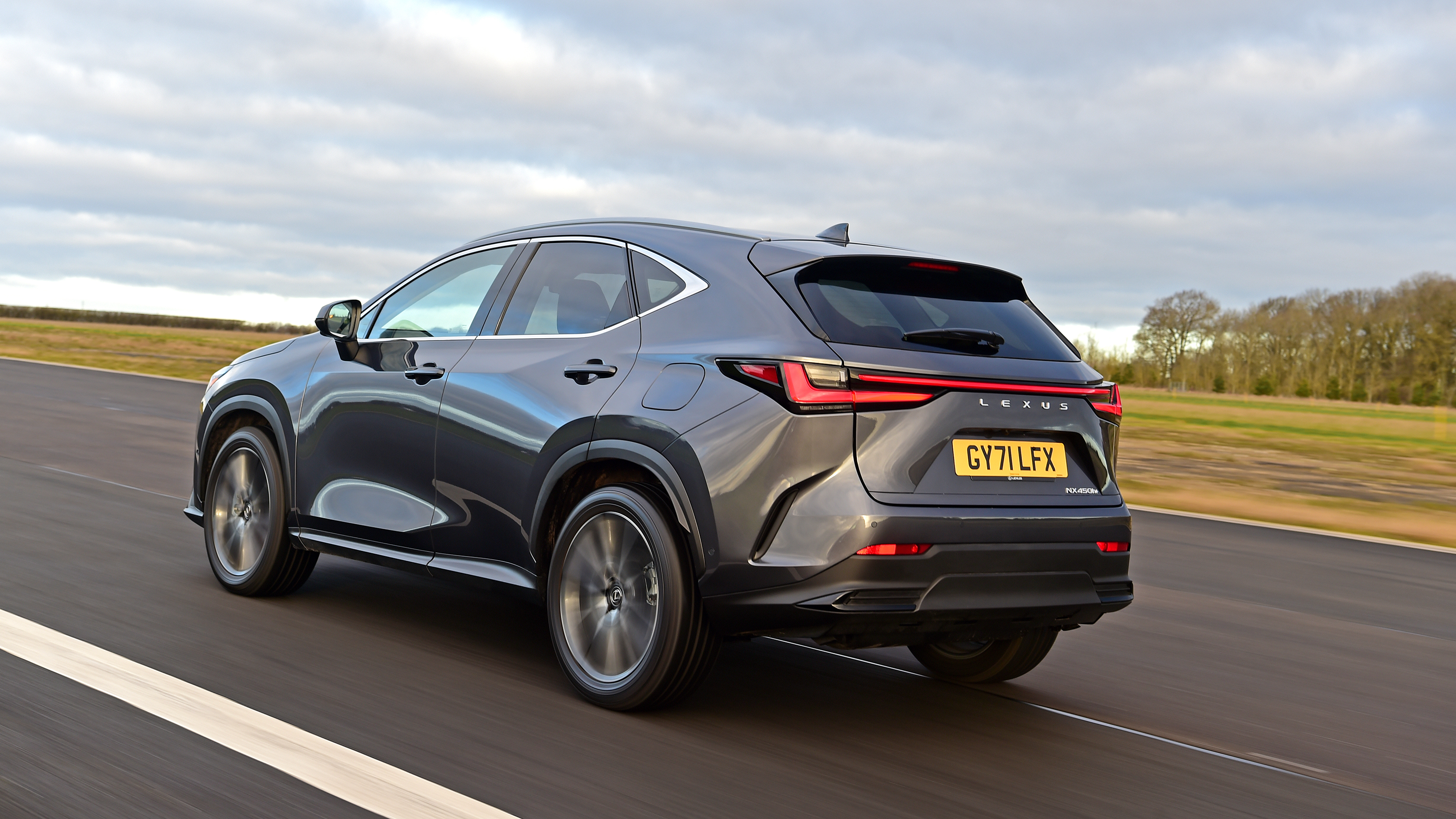 Lexus NX rear tracking