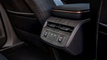 Nissan Ariya - rear controls