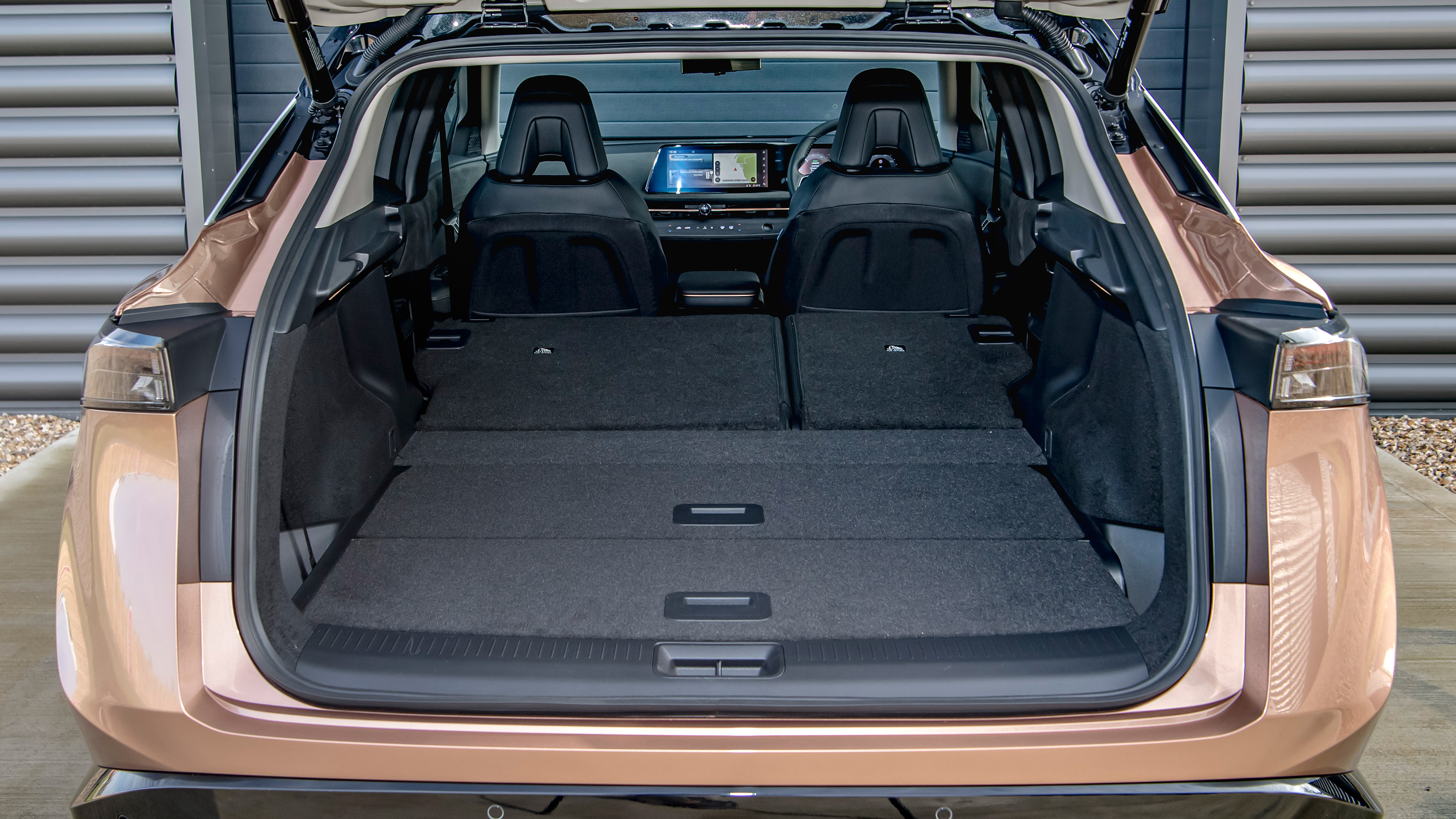 Nissan Ariya - boot seats down