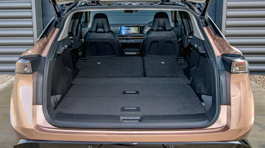 Nissan Ariya - boot seats down