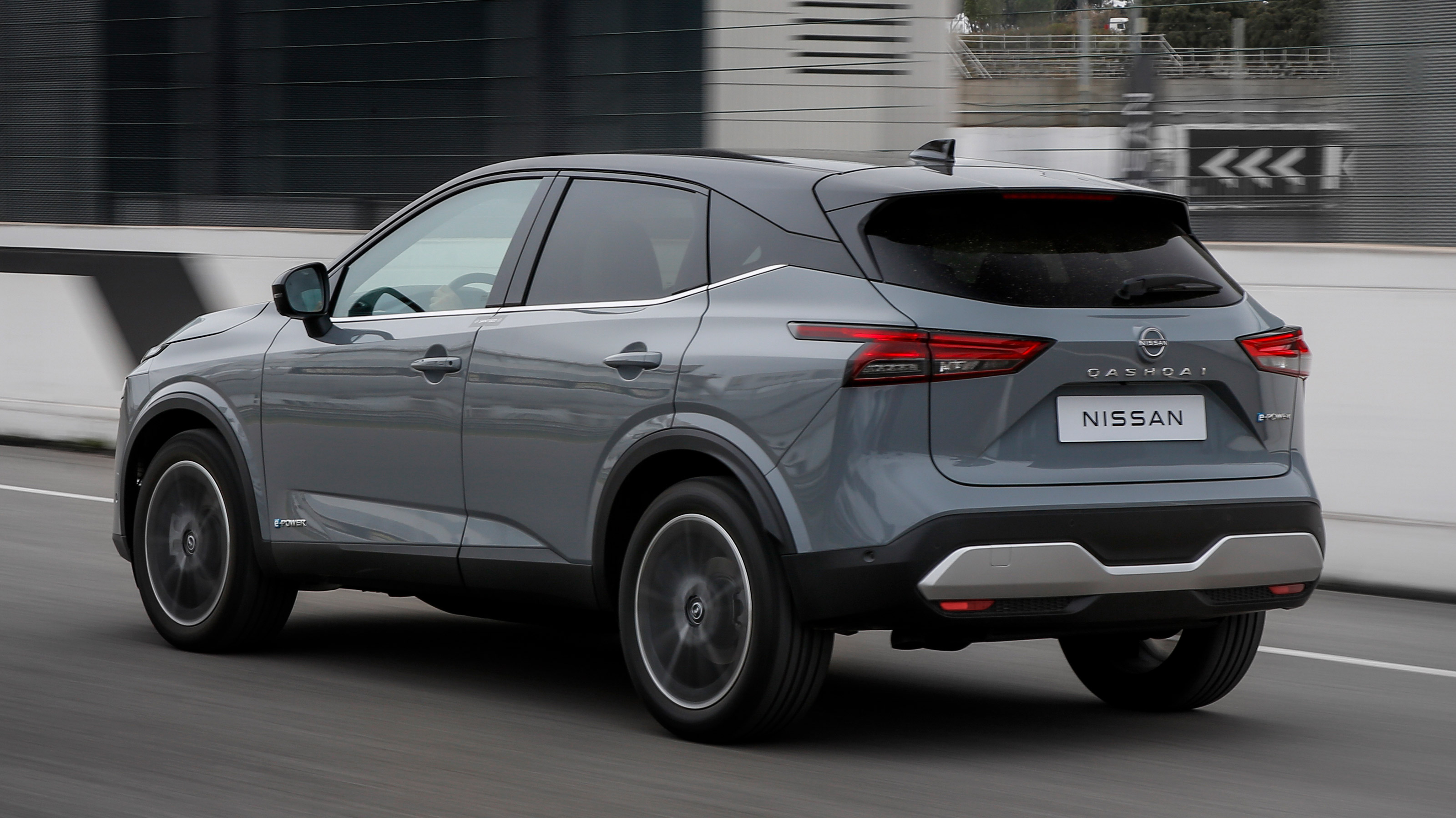 Nissan Qashqai e-Power - rear tracking