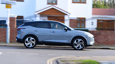 Nissan Qashqai - side