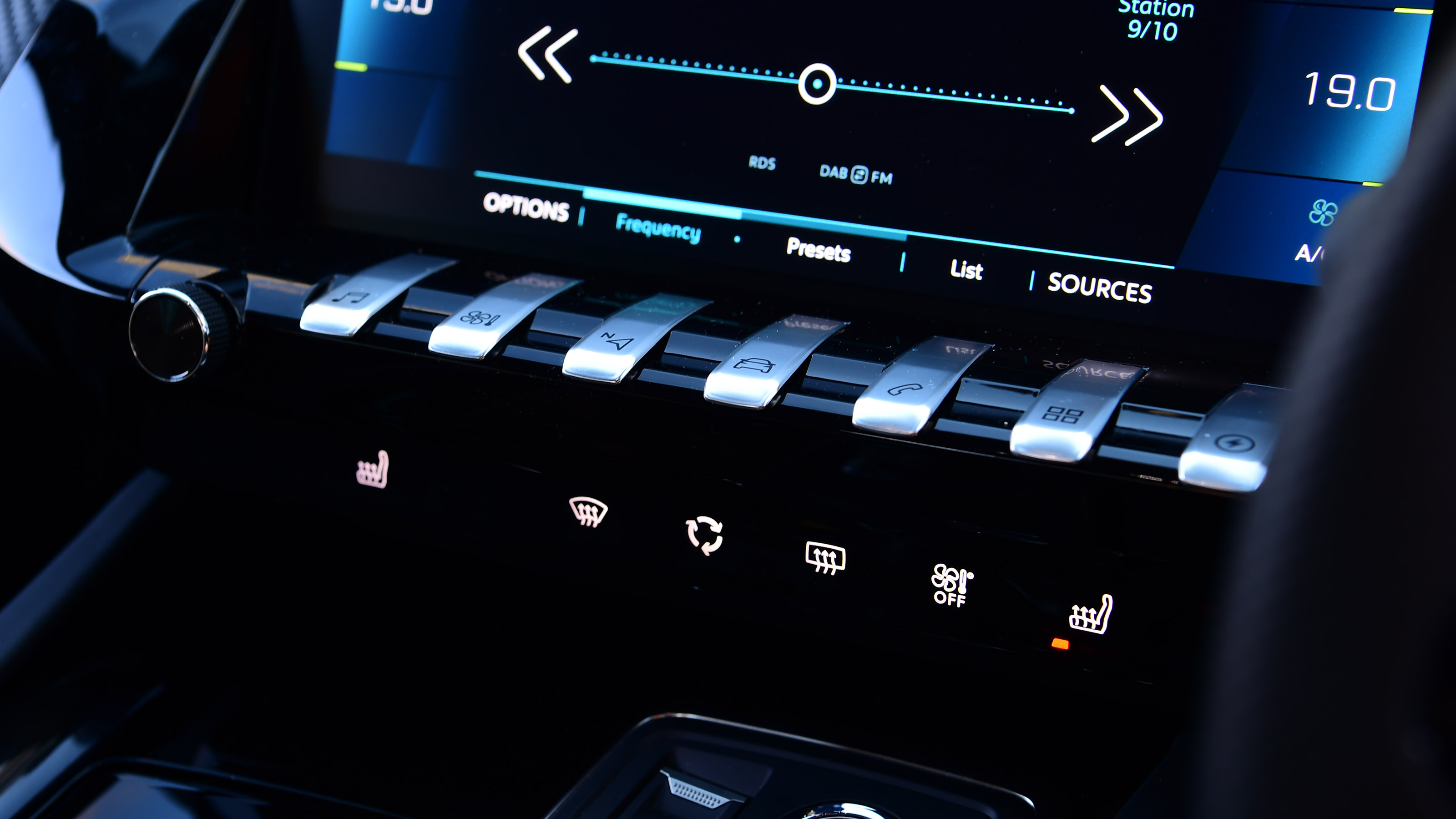 Peugeot 508 SW - controls