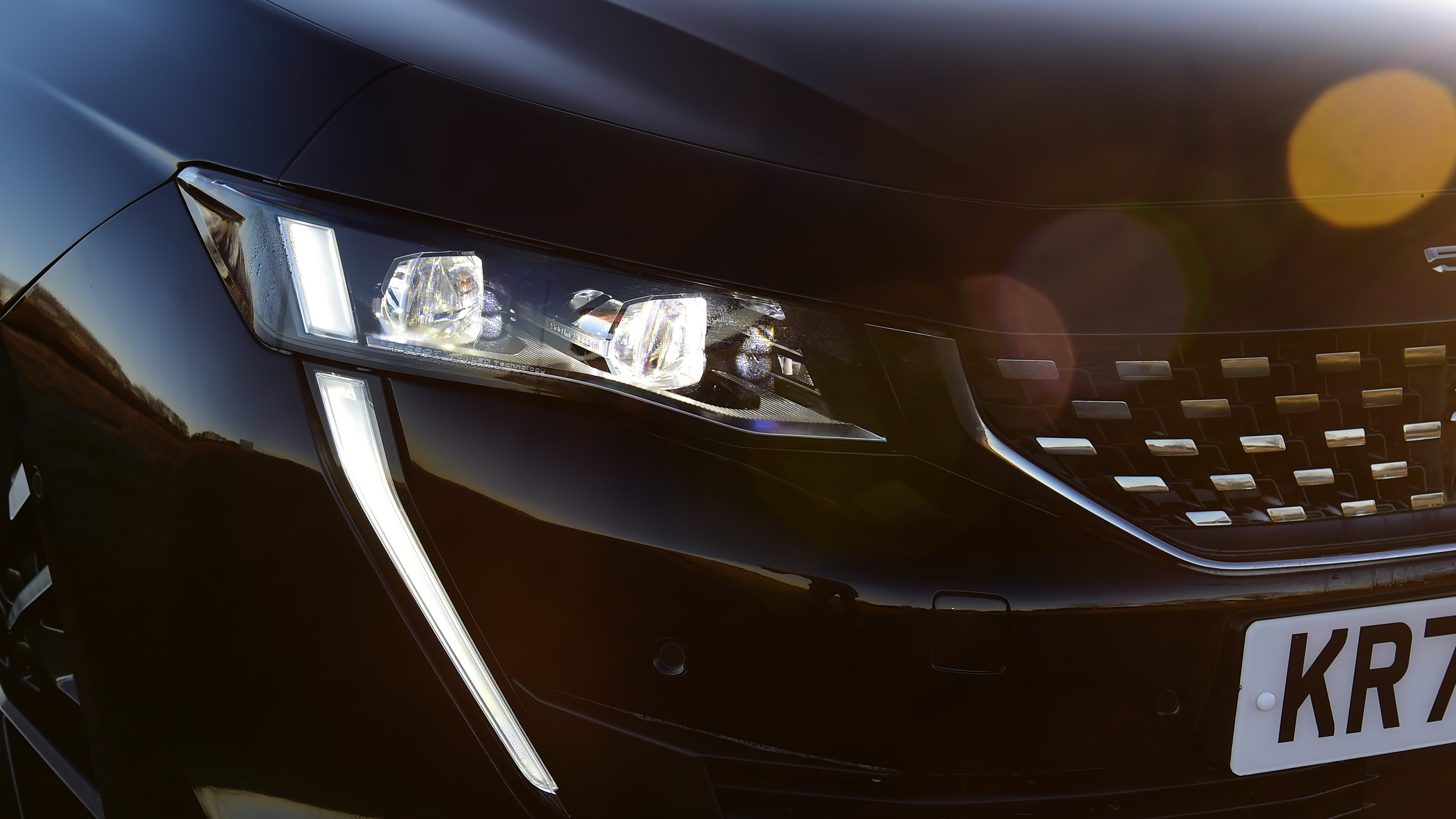 Peugeot 508 SW - front light