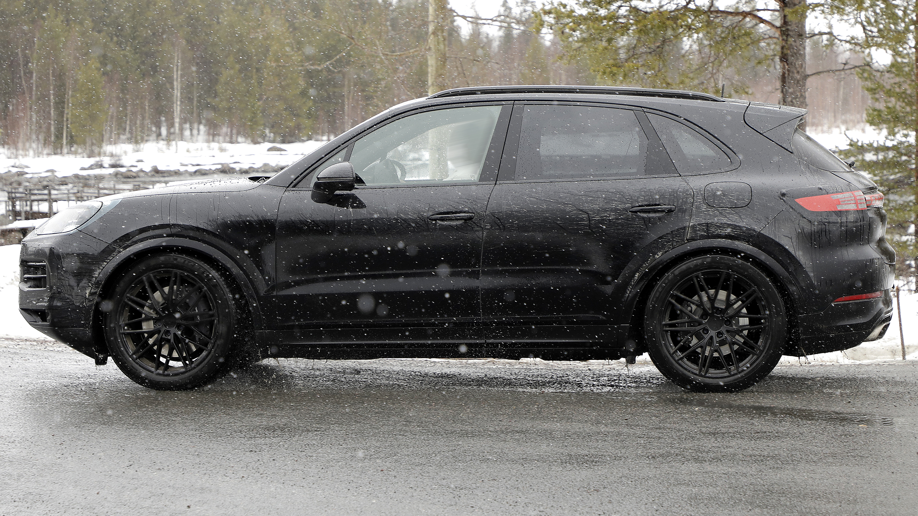 Porsche Cayenne SUV March '22 spy 2
