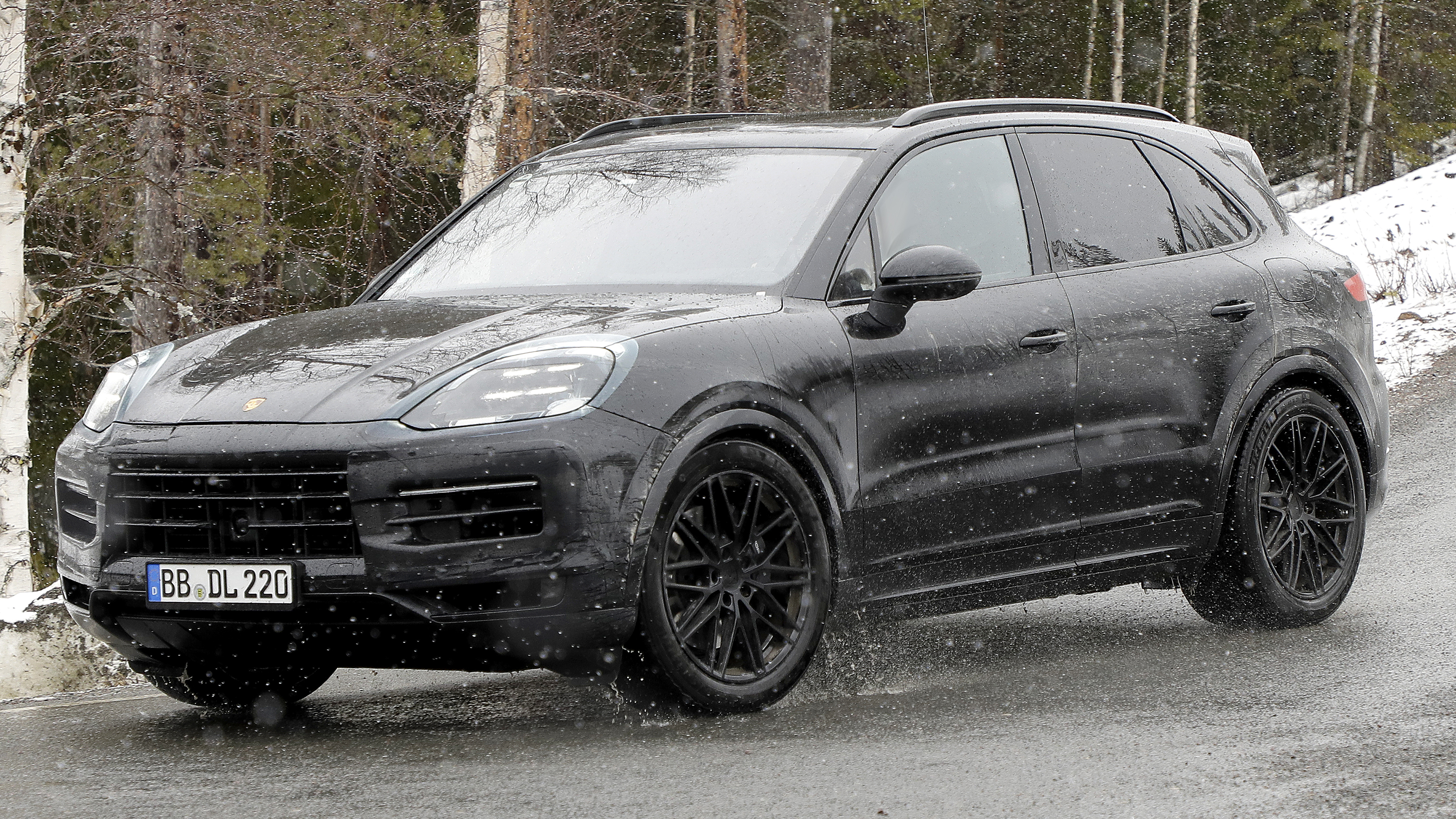 Porsche Cayenne SUV March '22 spy 1