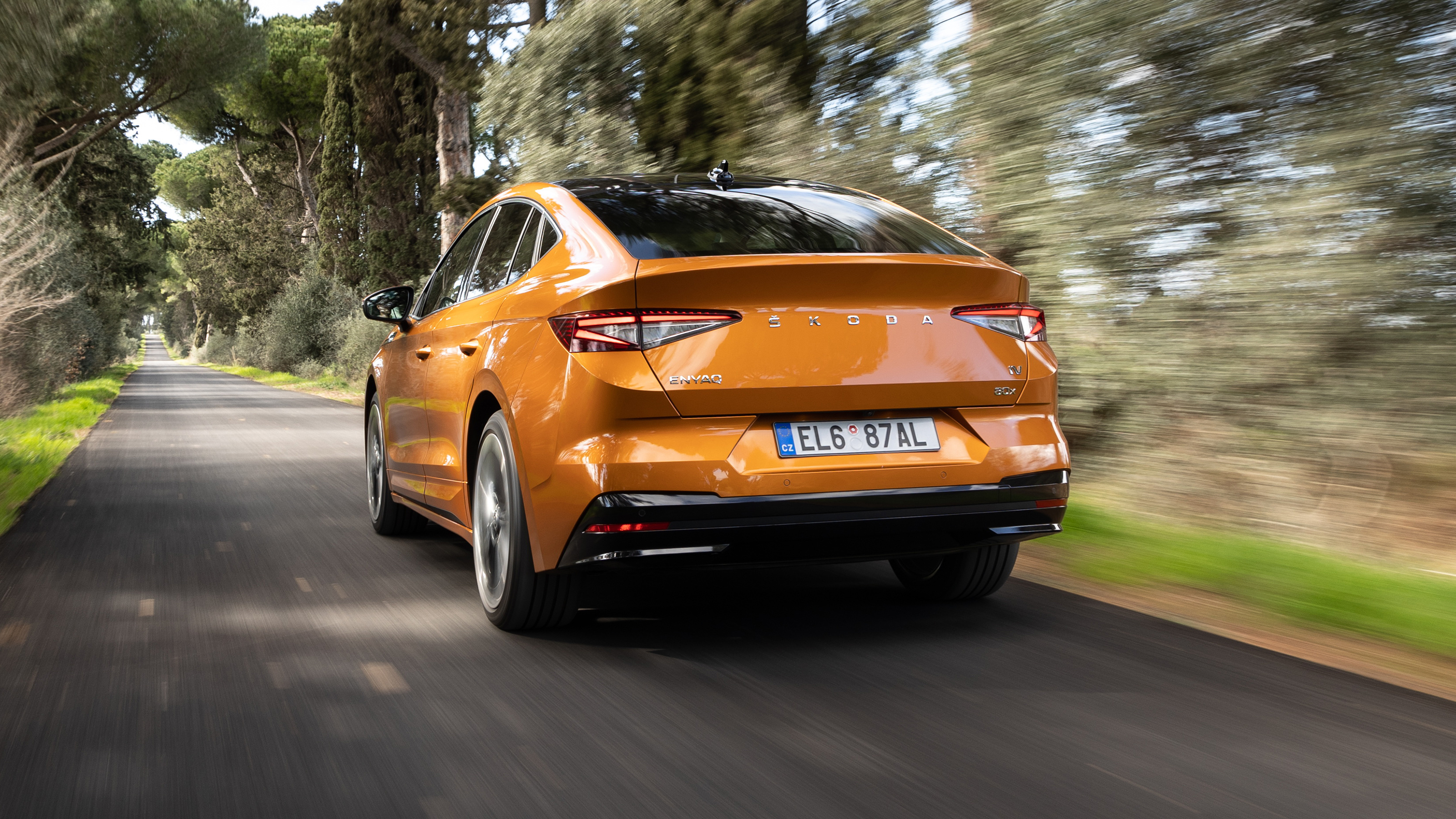 Skoda Enyaq Coupe iV 80 - rear tracking