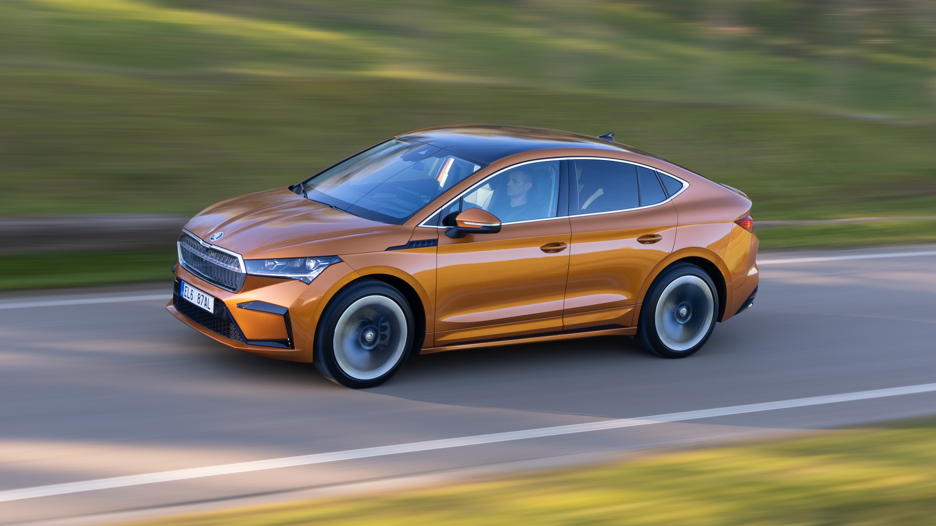 Skoda Enyaq Coupe iV 80 - side tracking
