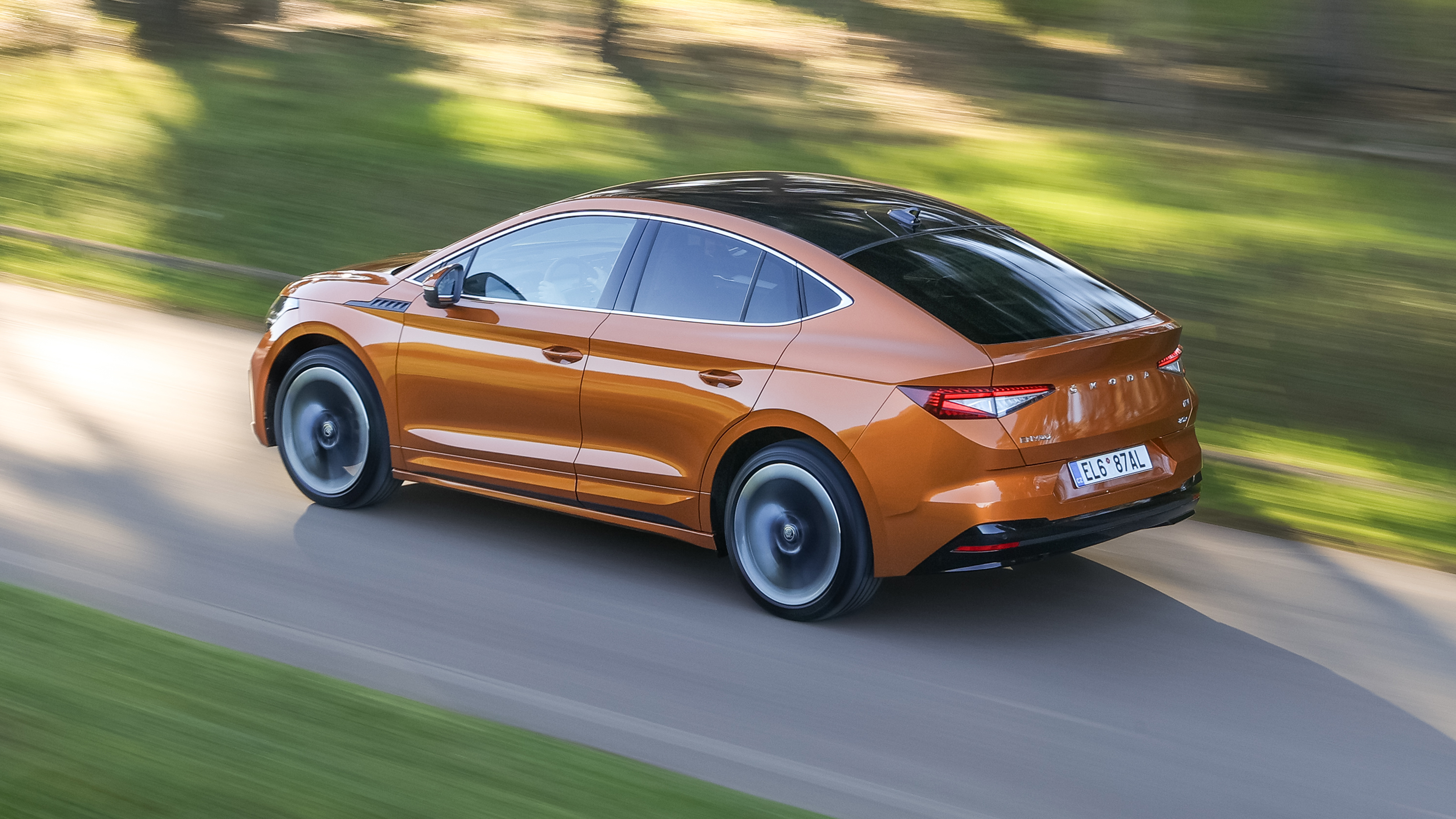 Skoda Enyaq Coupe iV 80 - side/rear tracking