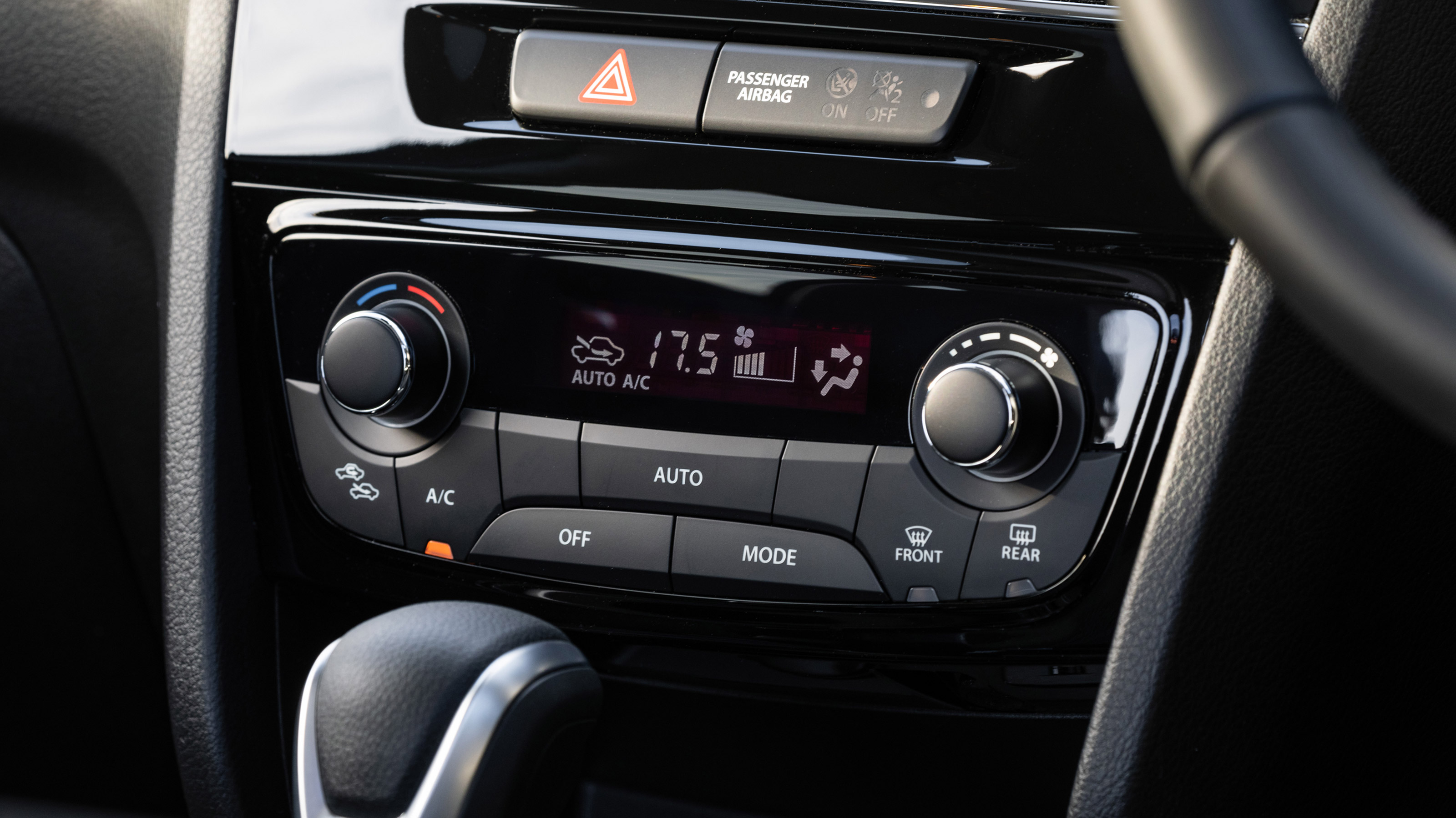 Suzuki Vitara Full Hybrid - centre console
