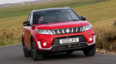 Suzuki Vitara Full Hybrid - front action