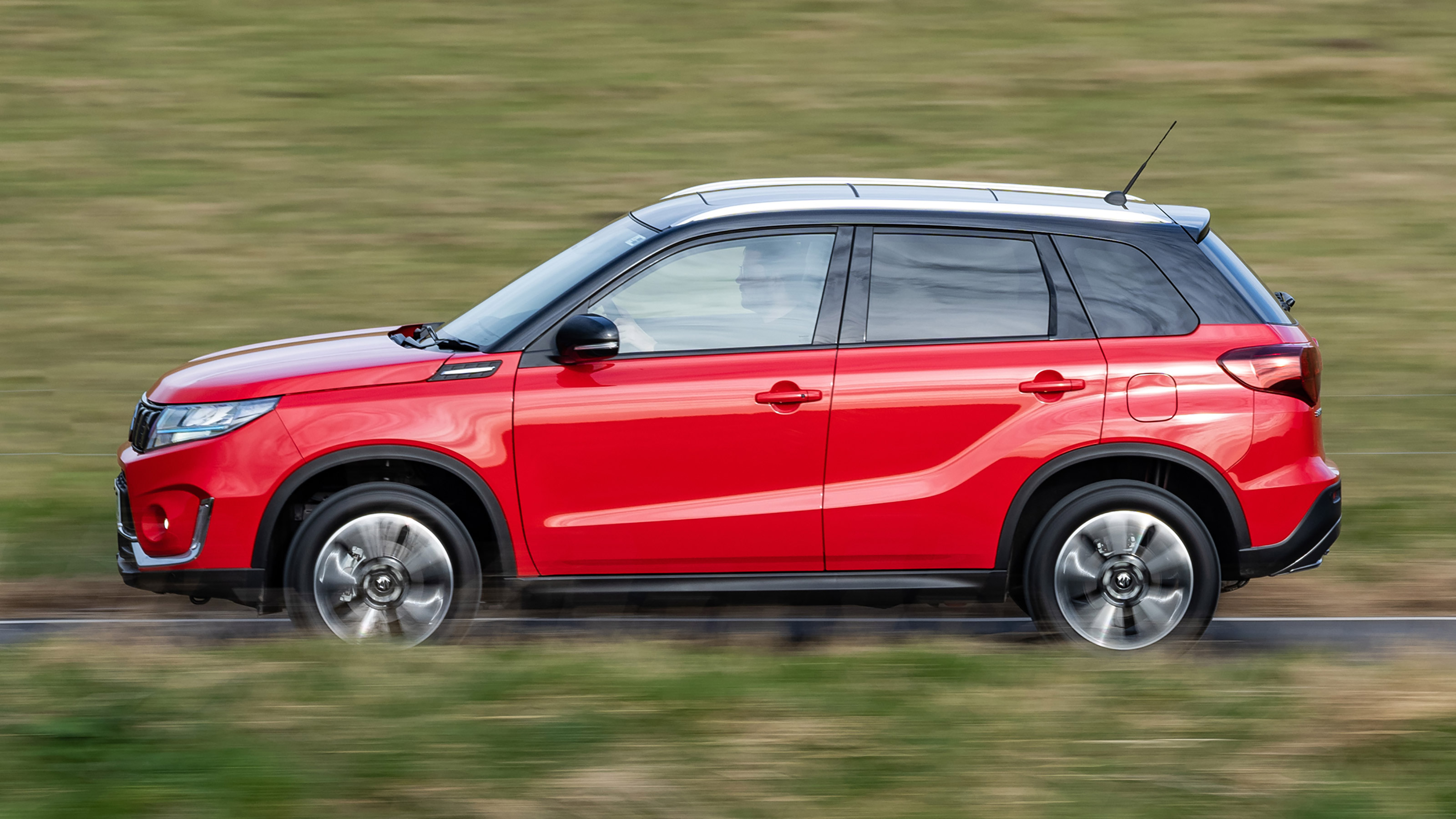 Suzuki Vitara Full Hybrid - side