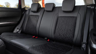 Suzuki Vitara Full Hybrid - rear seats