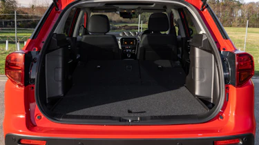 Suzuki Vitara Full Hybrid - boot seats down