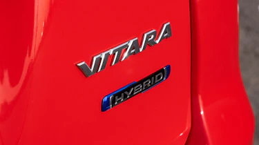 Suzuki Vitara Full Hybrid - rear badge