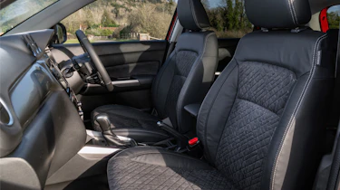 Suzuki Vitara Full Hybrid - front seats