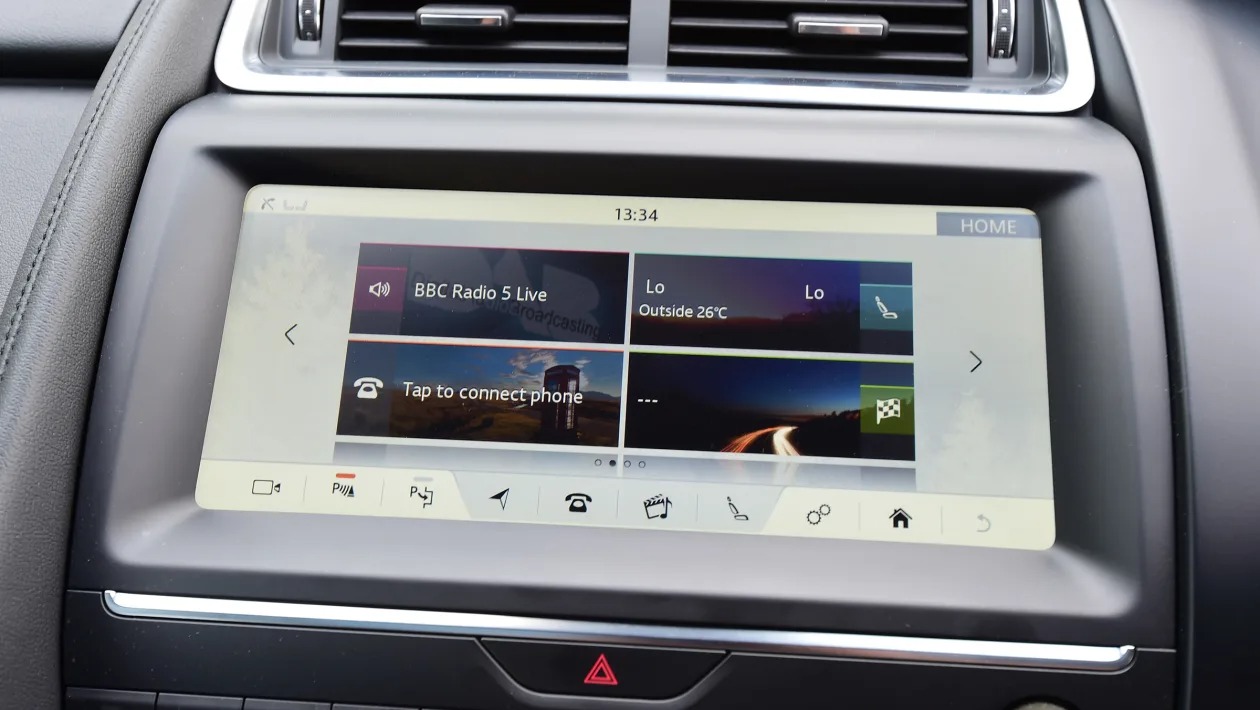 Used Jaguar E-Pace - infotainment